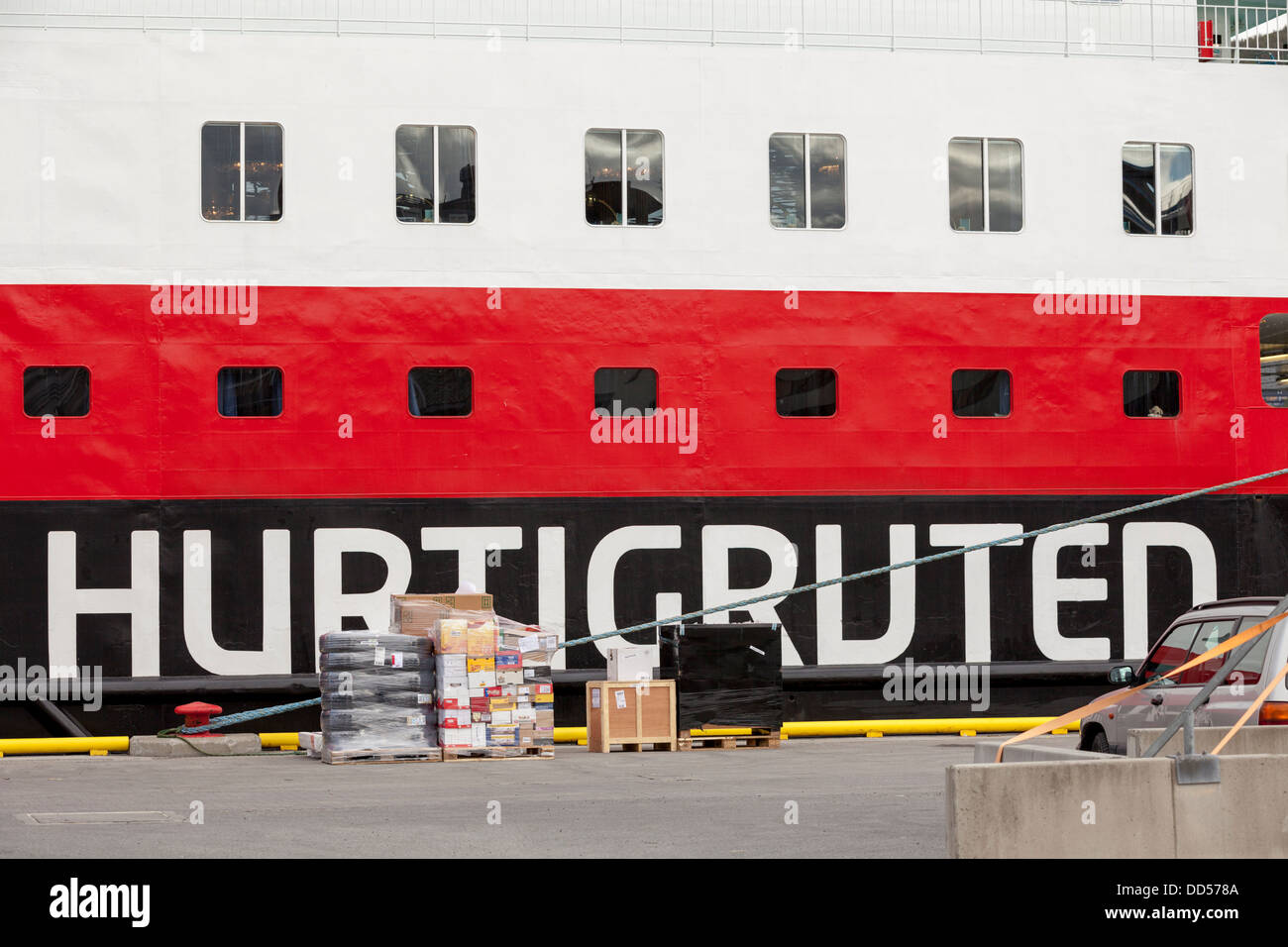 Nordlys traghetto Hurtigruten diventando pronto sailcoast alkaa Foto Stock