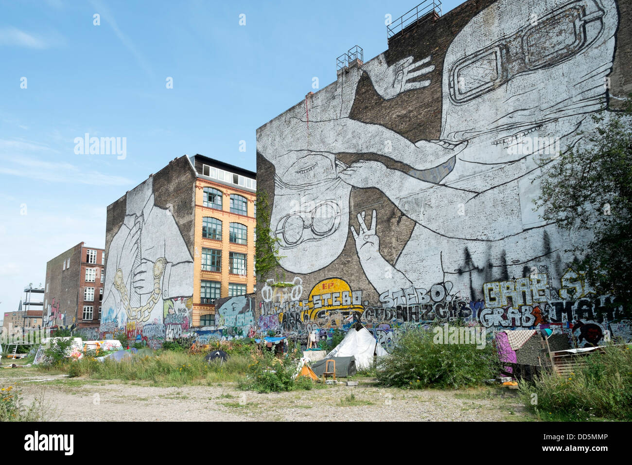 Arte di strada nel quartiere bohemien di kreuzberg Berlino Germania Foto Stock