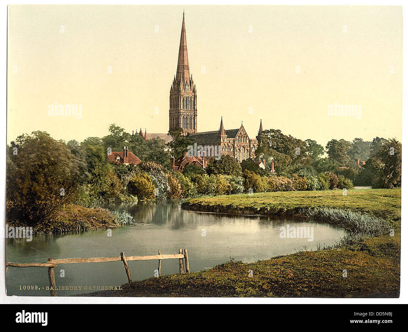 [Cattedrale, dal fiume, Salisbury, Inghilterra] (LOC) Foto Stock
