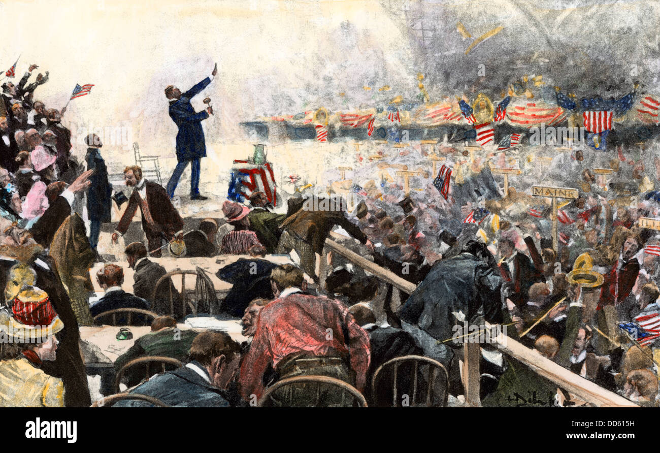 La folla acclamava un altoparlante alla Convention repubblicana che ha designato il membro Theodore Roosevelt, Chicago, 1900. Colorate a mano la xilografia Foto Stock