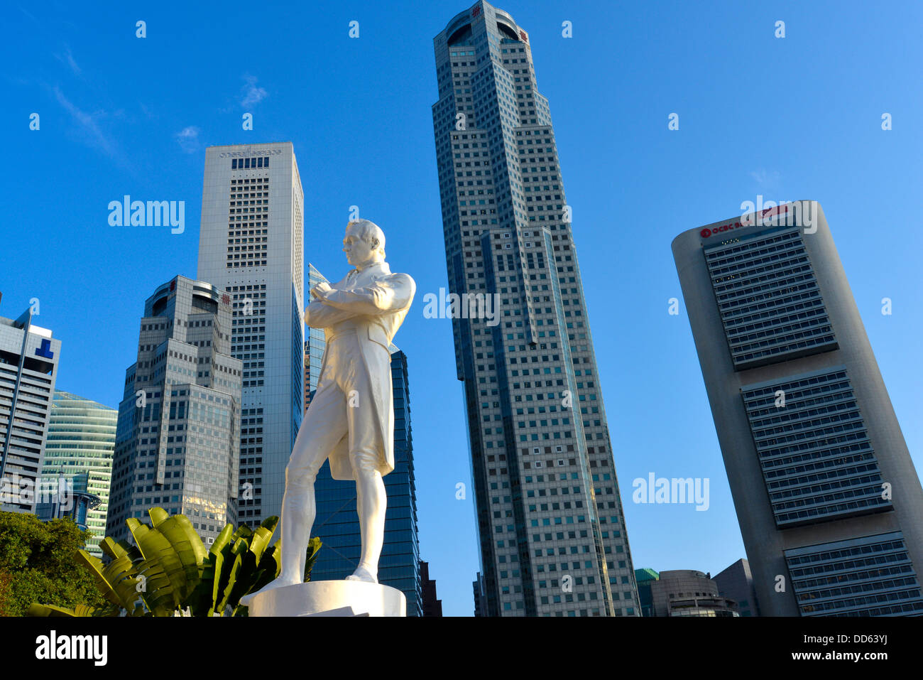 Asia Singapore una statua di Sir Stamford Raffles dove è atterrato Foto Stock