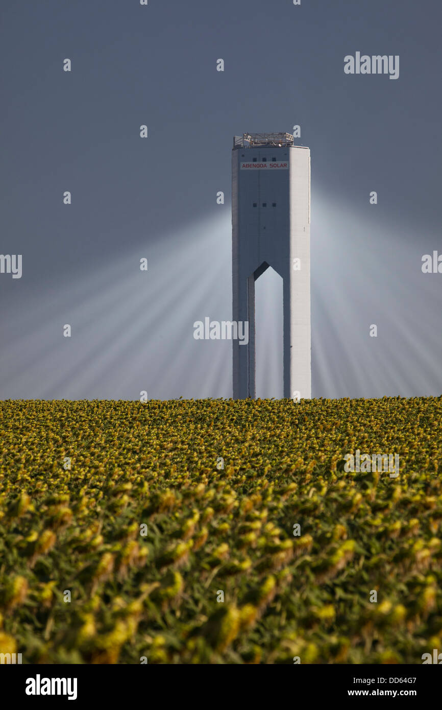 La Planta Solar 20 (PS20) termica torre solare è una energia termica solare impianto a Sanlucar la Mayor vicino a Siviglia in Spagna Foto Stock