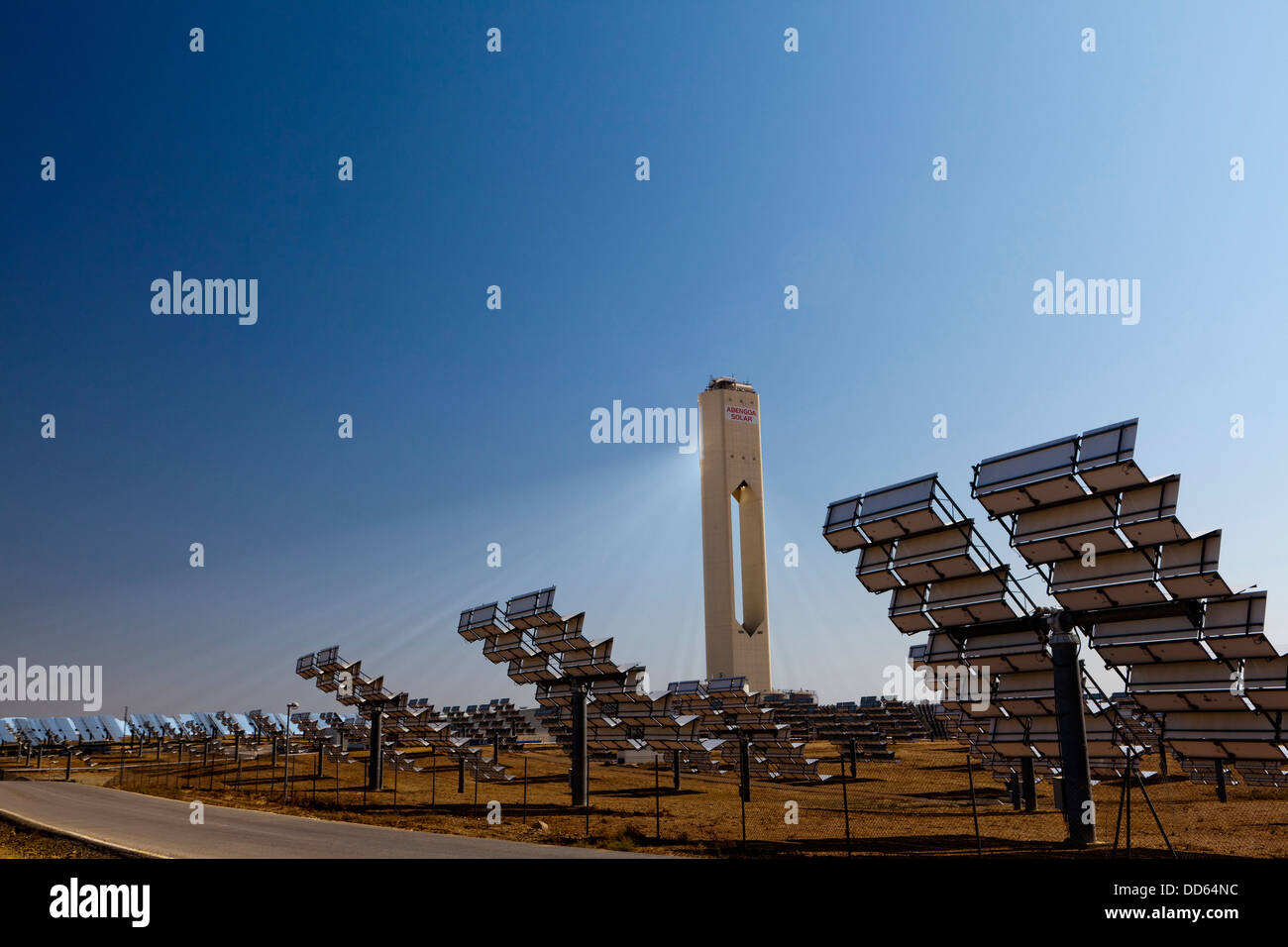 Solucar solare termico complesso vicino a Siviglia Spagna include la PS10 & PS20 energia solare e Solnova centrali solari. Foto Stock