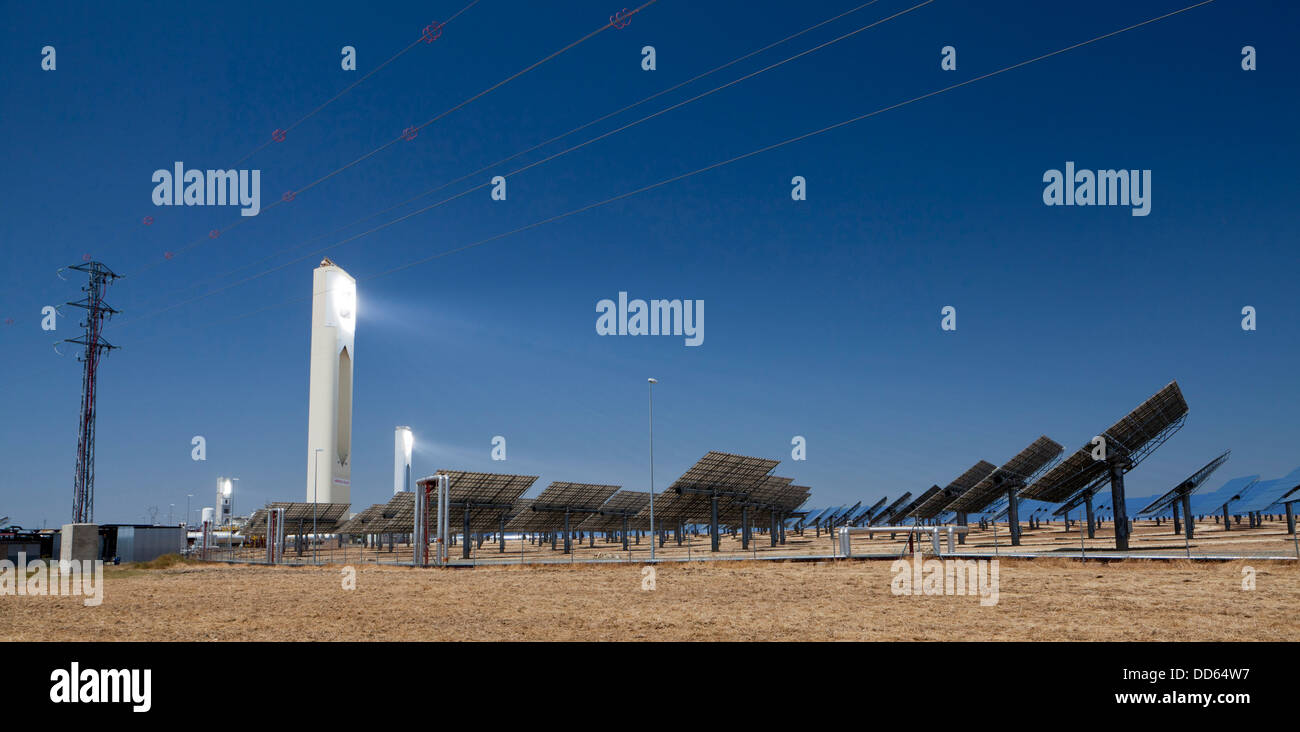 Solucar solare termico complesso vicino a Siviglia Spagna include la PS10 & PS20 energia solare e Solnova centrali solari. Foto Stock