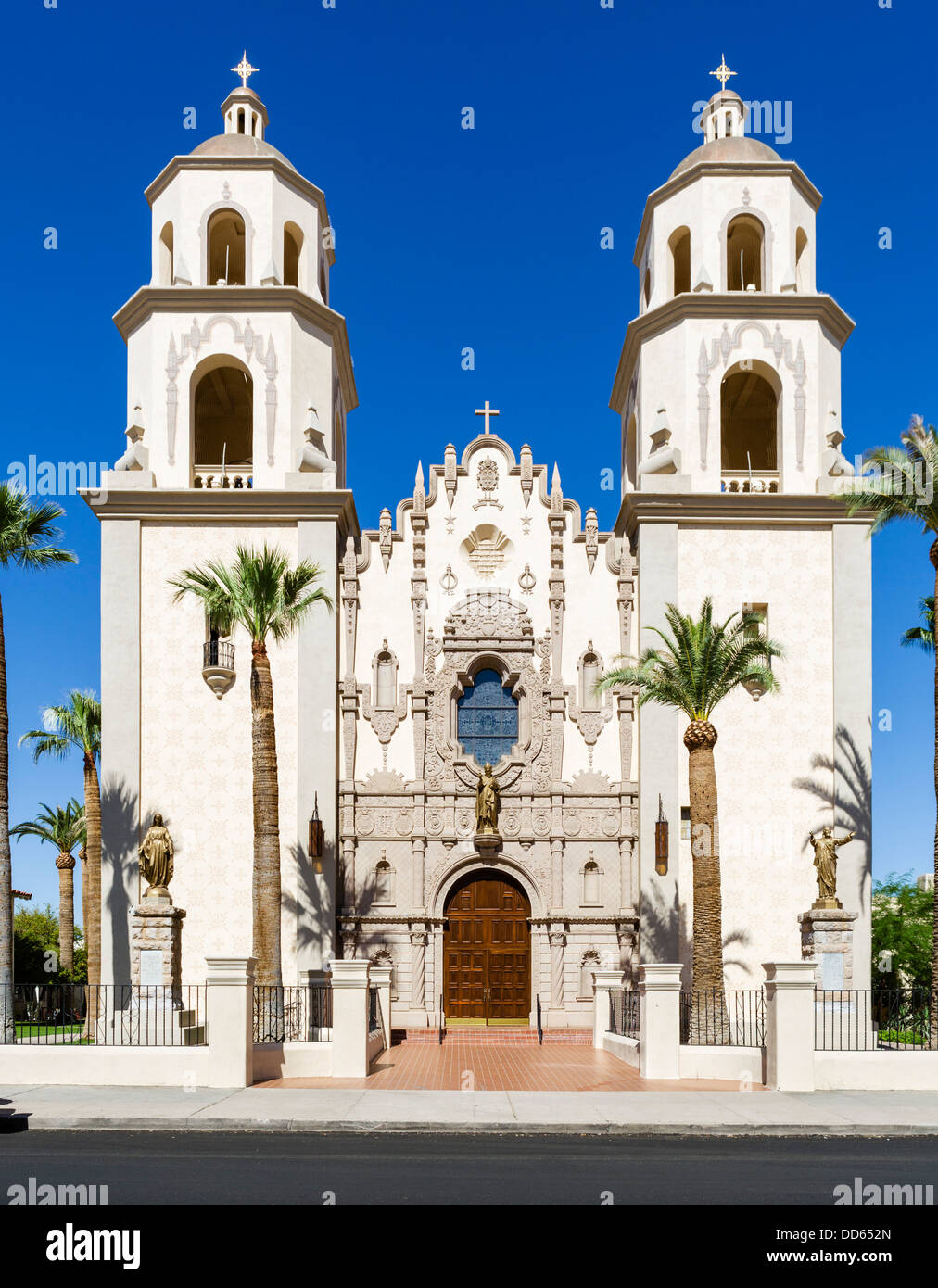 Facciata della chiesa di Sant'Agostino cattedrale, pietra Stree, Tucson, Arizona, Stati Uniti d'America Foto Stock