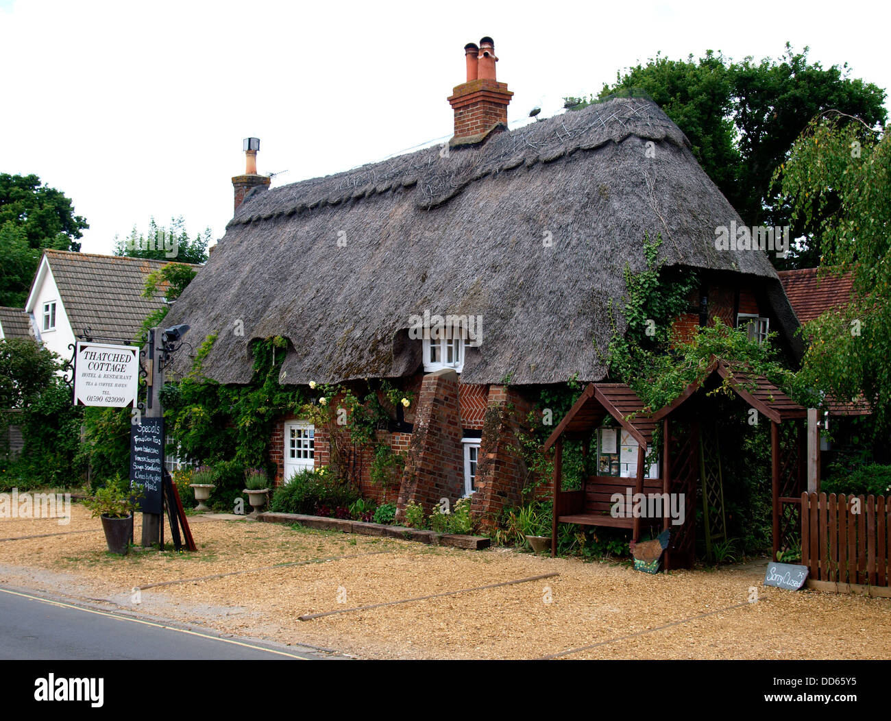 Il cottage thatched Hotel e ristorante, Brockenhurst, New Forest, Hampshire, Regno Unito 2013 Foto Stock