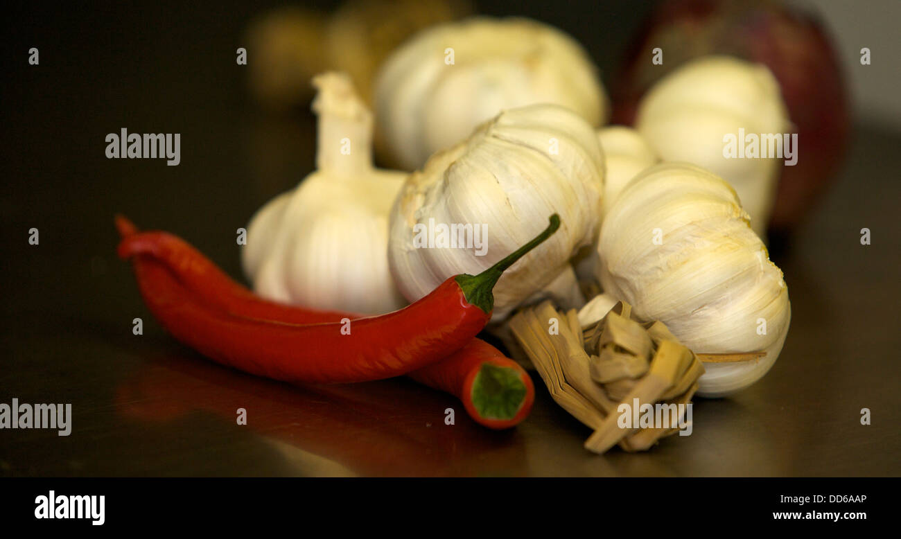 Il peperoncino rosso e aglio still life Foto Stock