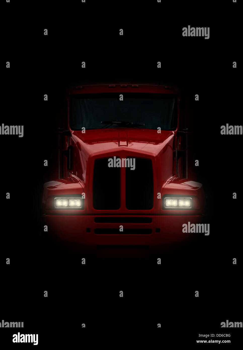 Diciotto wheeler proveniente capo al di fuori delle tenebre Foto Stock
