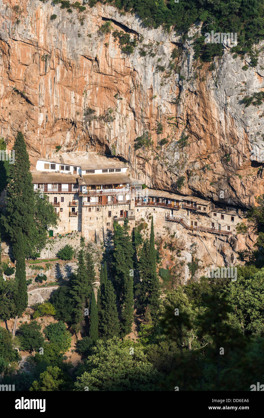Prodromou monastero nascosto nel profondo del Lousios Gorge tra Dimitsana e Stemnitsa in Arcadia, Peloponneso centrale, Grecia. Foto Stock