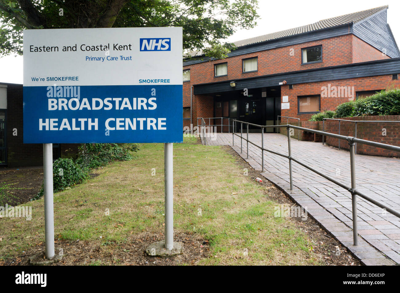 Segno per Broadstairs centro salute, una parte della parte orientale costiera e Kent Primary Care Trust. Foto Stock