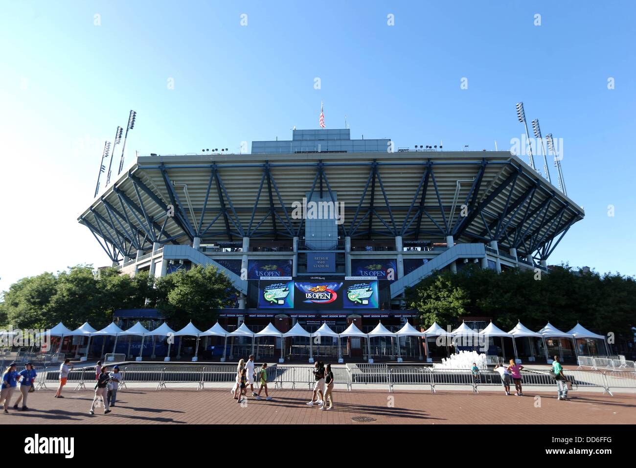 New York, NY, STATI UNITI D'AMERICA. Il 27 agosto, 2013. 27.08.2013. New York. Stati Uniti Aprire 2013 USTA Billie Jean King National Tennis Center Flushing Meadows New York immagine mostra il centro Corte Arthur Ashe Stadium Credit: Azione Plus immagini di sport/Alamy Live News Foto Stock