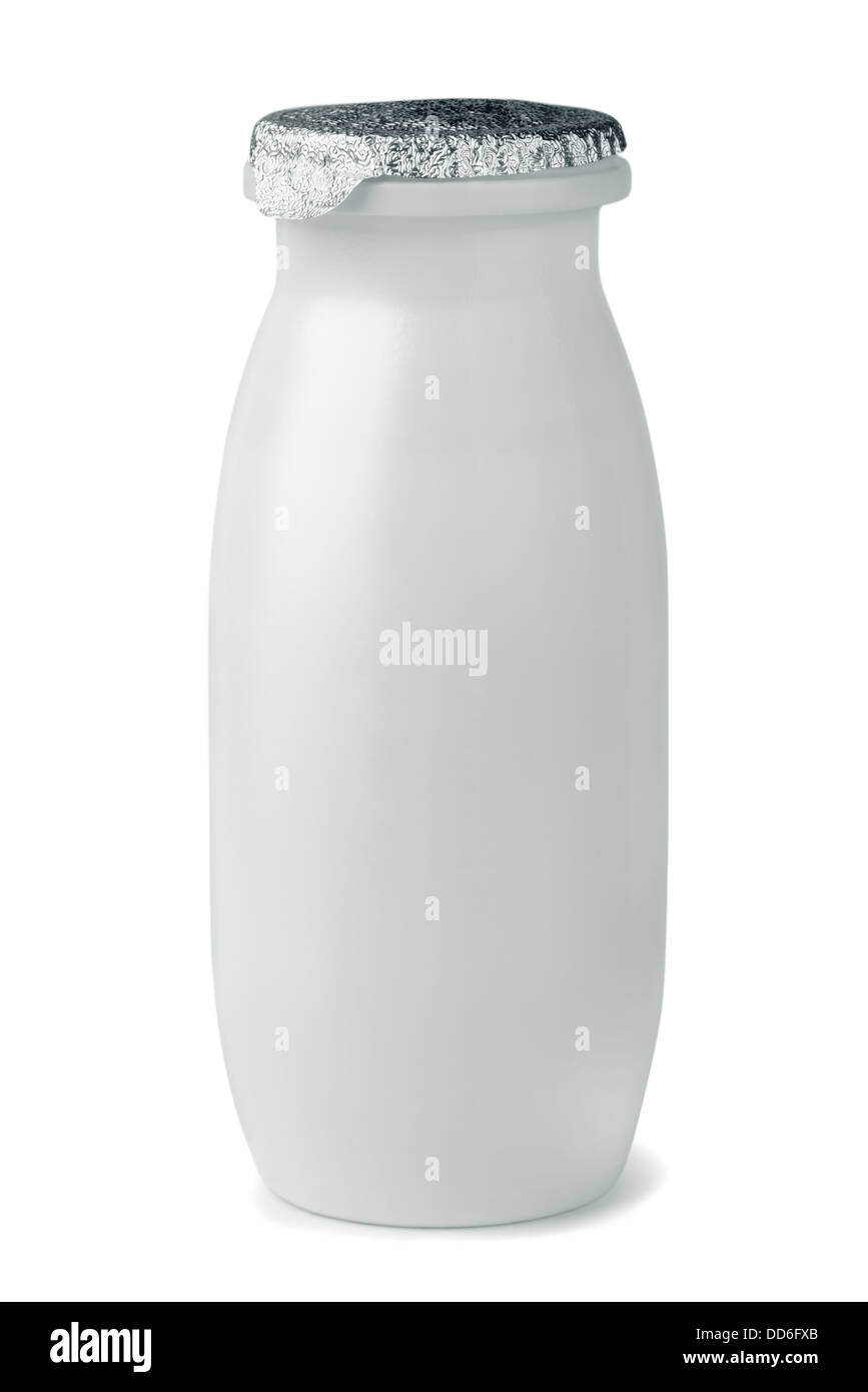 Piccolo di plastica yogurt bottiglia isolato su bianco Foto Stock