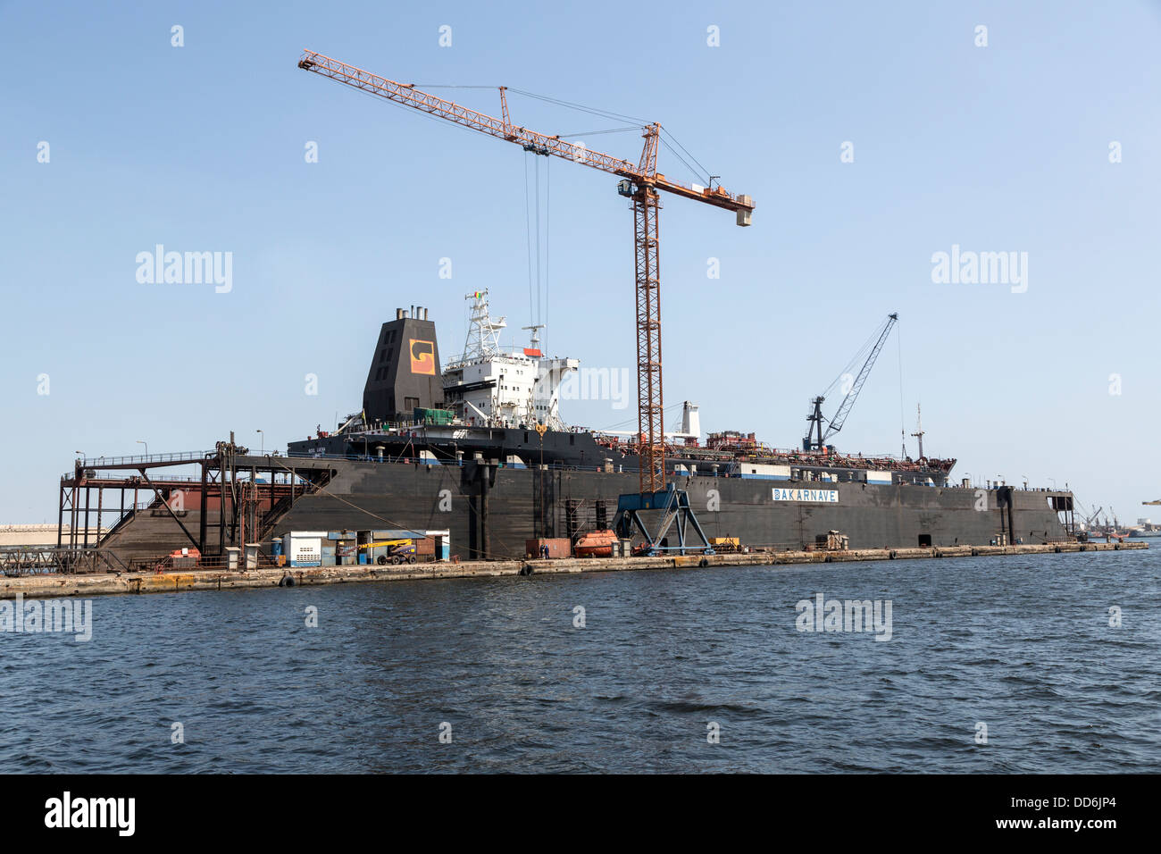 Dakar, Senegal. Nave in Dakarnave Floating Dock per manutenzione, porto di Dakar. Foto Stock