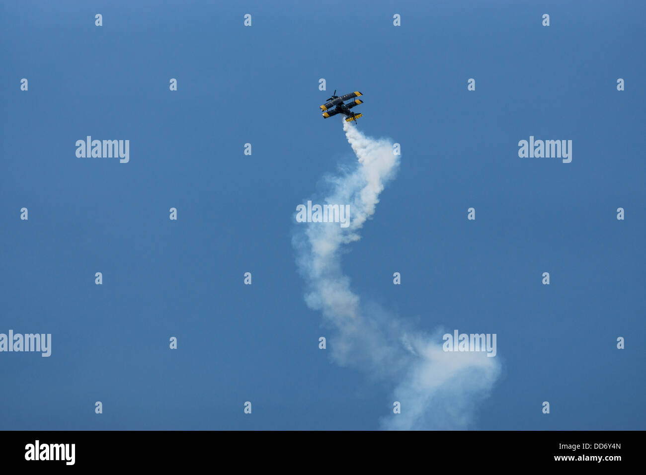 Jon pilota Melby nel suo Pitts S-1-11b muscolo bi-piano in corrispondenza della 'ali su Wine Country", airshow Agosto 18, 2013, Santa Rosa, CA. Foto Stock