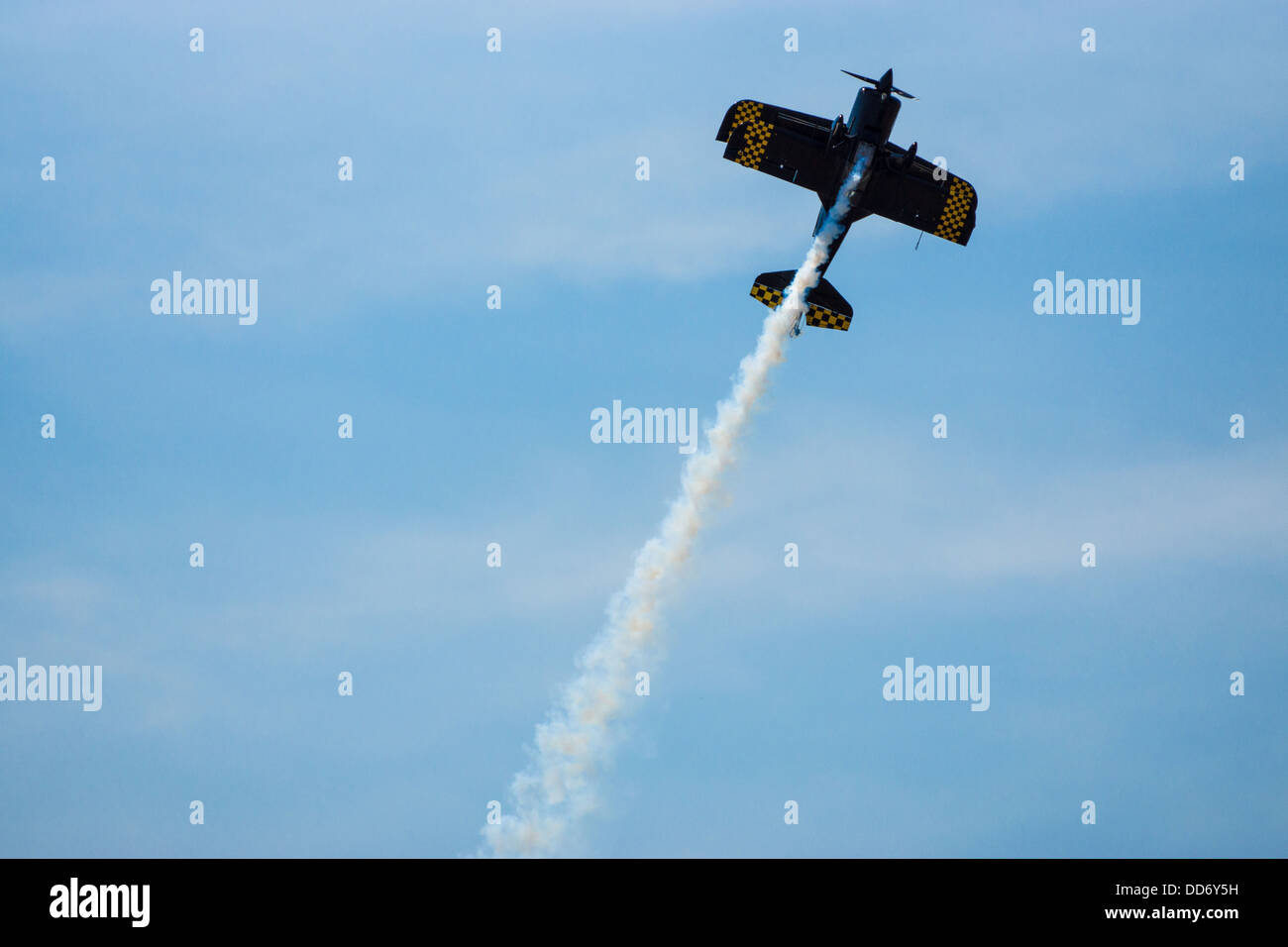 Jon pilota Melby nel suo Pitts S-1-11b muscolo bi-piano in corrispondenza della 'ali su Wine Country", airshow Agosto 18, 2013, Santa Rosa, CA. Foto Stock