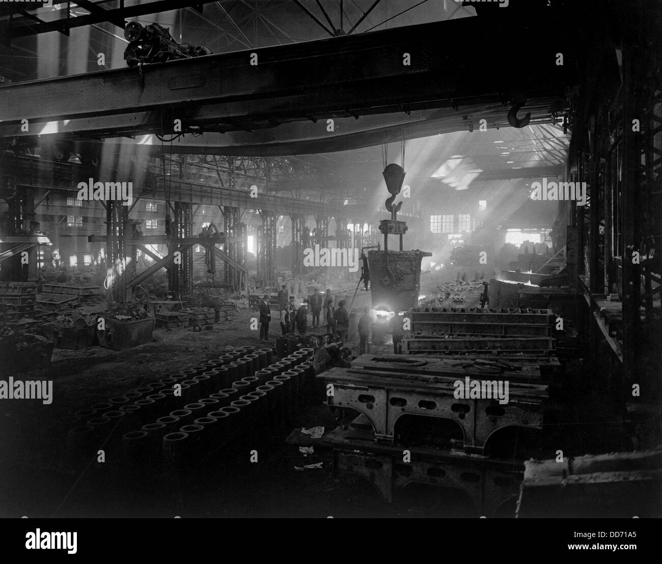 La fabbricazione di lingotti di acciaio per la I Guerra Mondiale sforzo in pianta #1 di acciaio Sullers Co., St. Louis, Missouri. Ca. 1918. Foto Stock