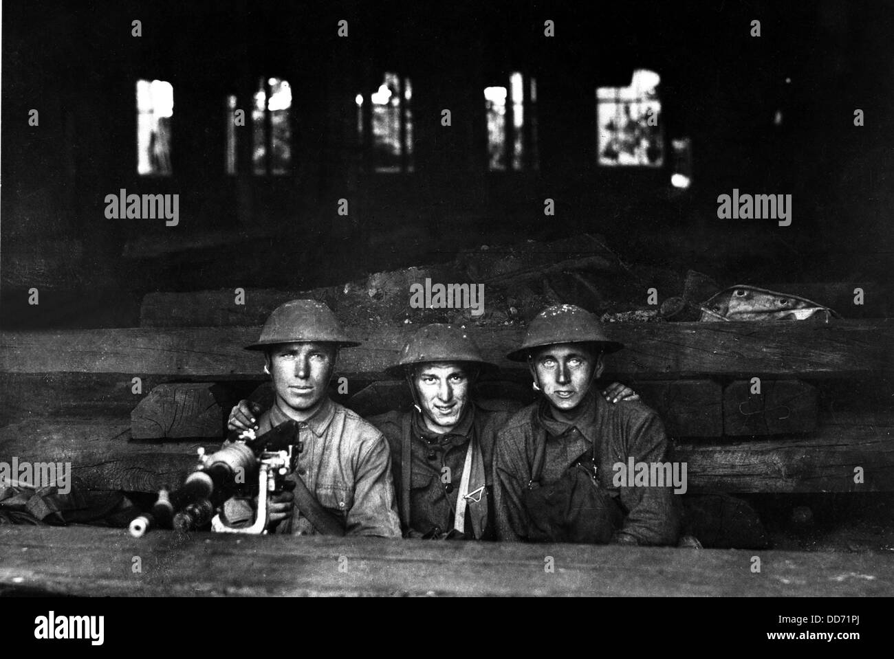 American machine gun impostato nel Railroad shop. Nona macchina battaglione pistola a Chateau Thierry, Francia. Guerra mondiale I. Giugno 7, 1918. Foto Stock