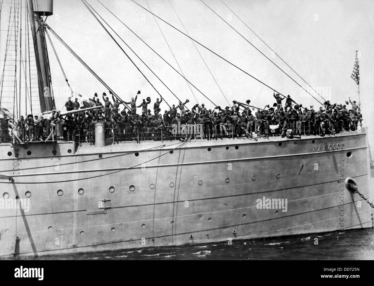 Stati Uniti Soldati a bordo Hancock circa a vela per la Francia. Guerra mondiale I. 1917. Foto Stock