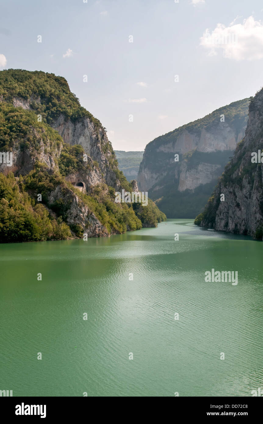 Vista sul fiume Drina nella grande valle - Bosnia ed Erzegovina. Foto Stock