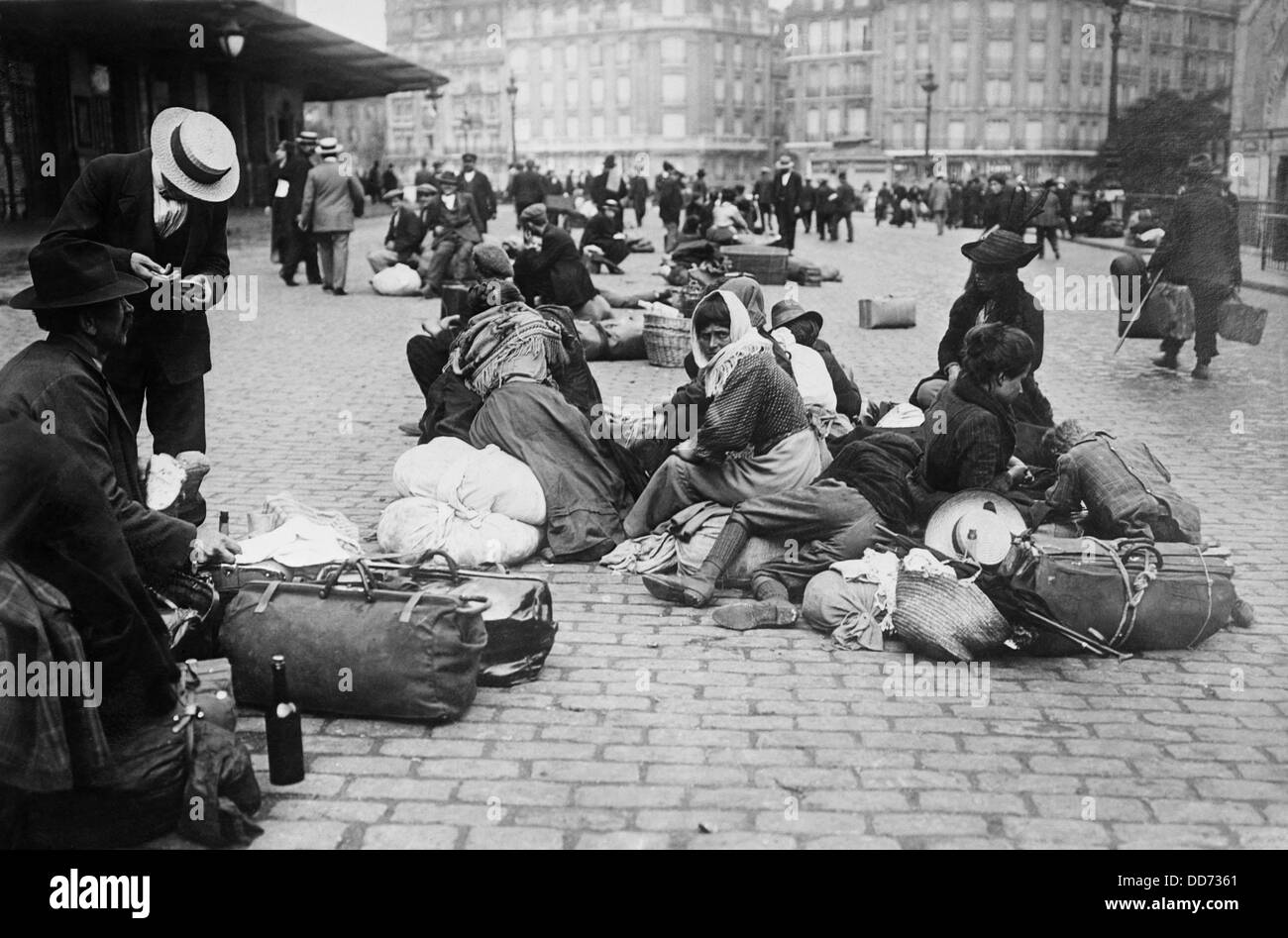 Guerra mondiale 1. I rifugiati presso la stazione Gare de Lyon a Parigi. Ca. 1914-15. Foto Stock