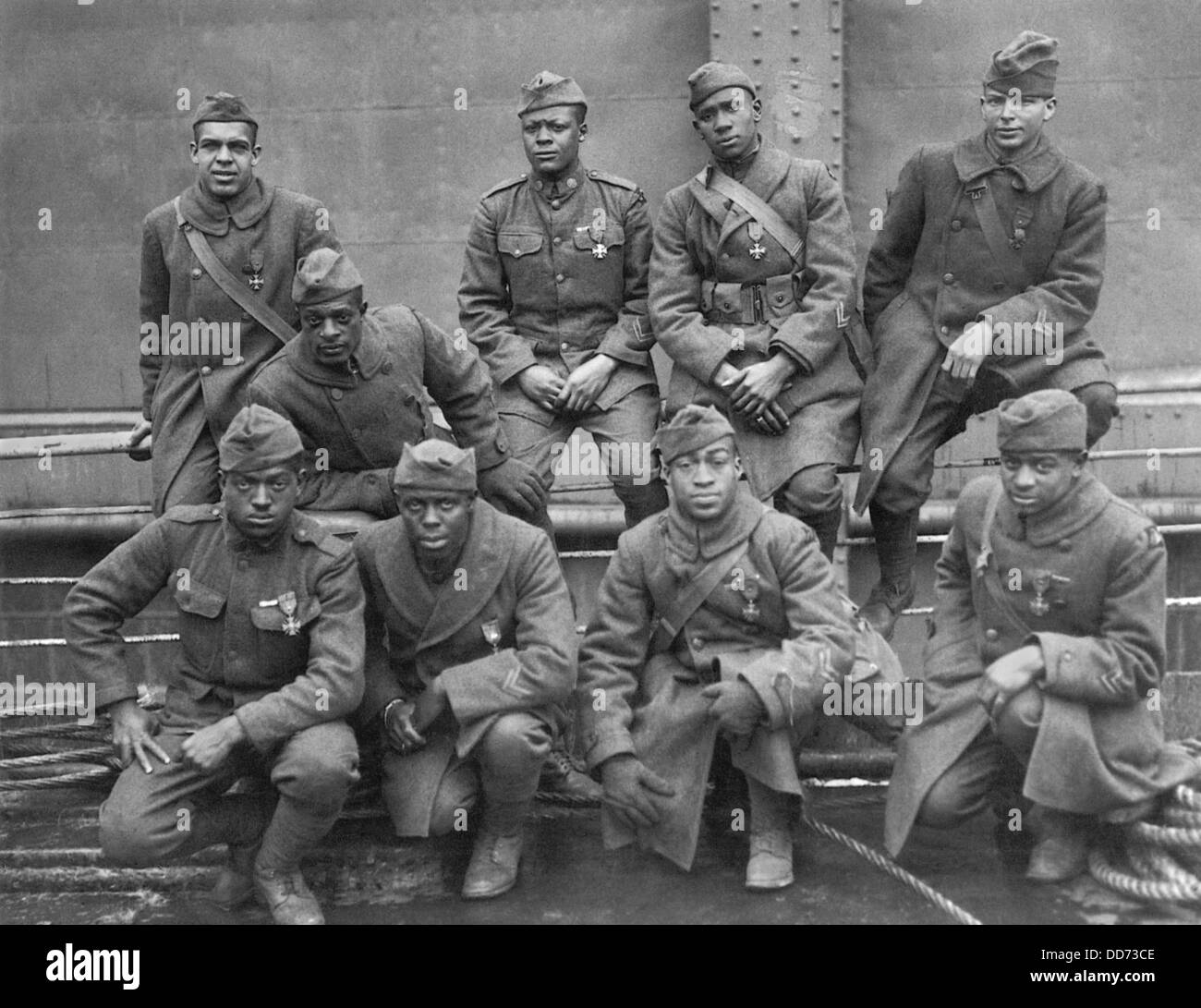African American WW1 eroi con medaglie francesi, Croix de Guerre. 1919. Essi sono stati premiati per la galanteria in azione. L-R, anteriore Foto Stock