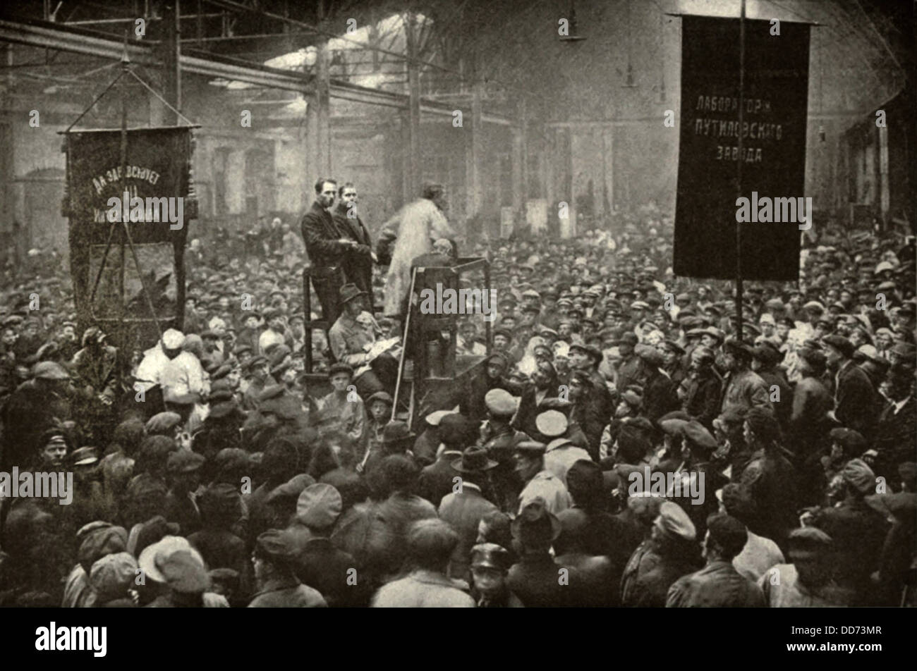 Incontro in opere di Putilov di Pietrogrado durante la rivoluzione russa del 1917. Nel febbraio 1917 colpisce in fabbrica Foto Stock