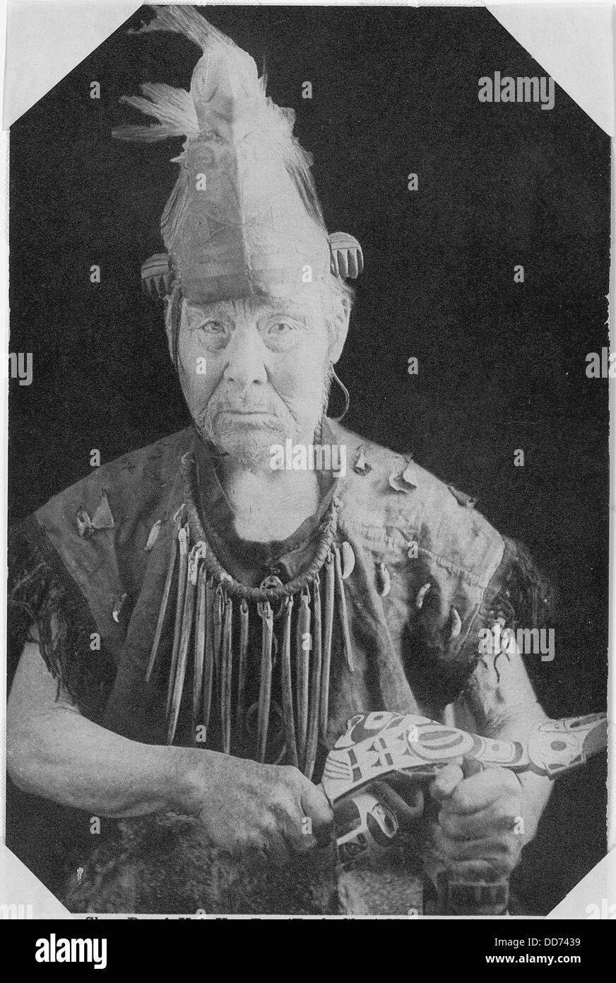 Skan-Doo Un Kak-Von-Ton, una figura ben nota del Clan dell'Aquila, rinomata per essere un abile e abile uomo di medicina tra i Thlinget. Foto Stock