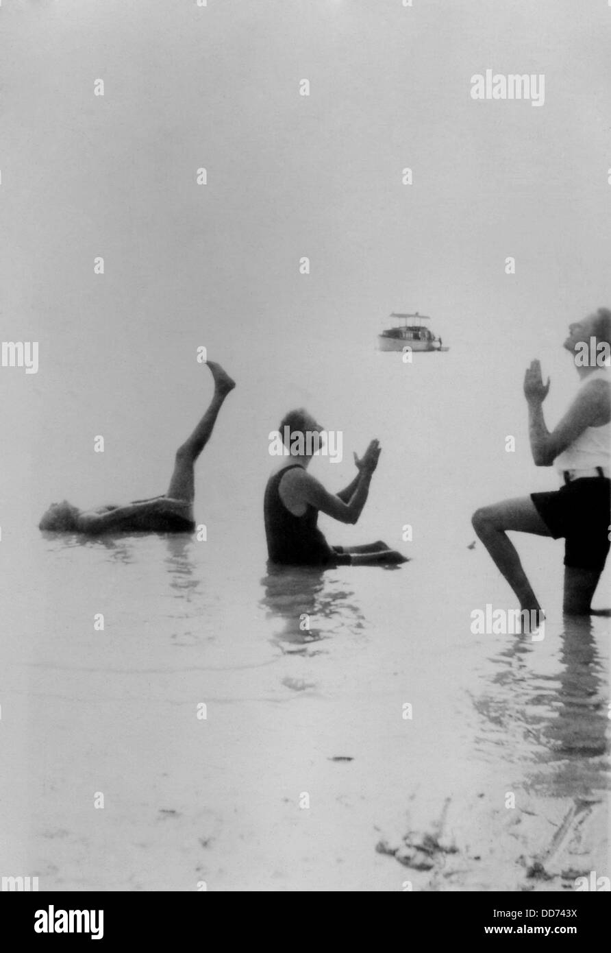 Franklin Roosevelt, Maunsell Crosby, e Oswald Mosley in giocoso pone. Florida 1926. Maunsell Crosby era un uccello di esperti Foto Stock