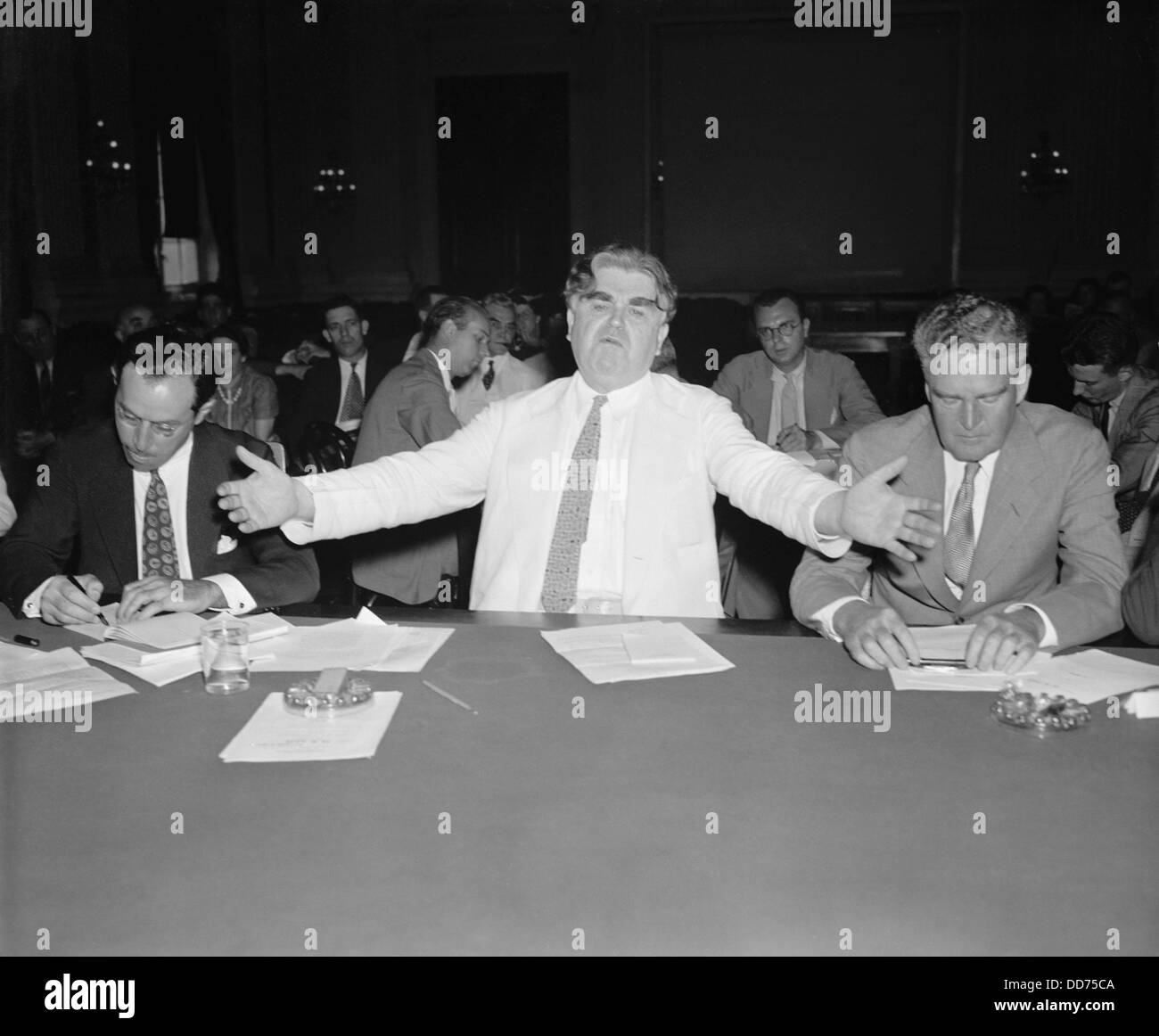 John L. Lewis gesti come egli parla. Ca. 1938-39. (BSLOC 2013 6 96) Foto Stock