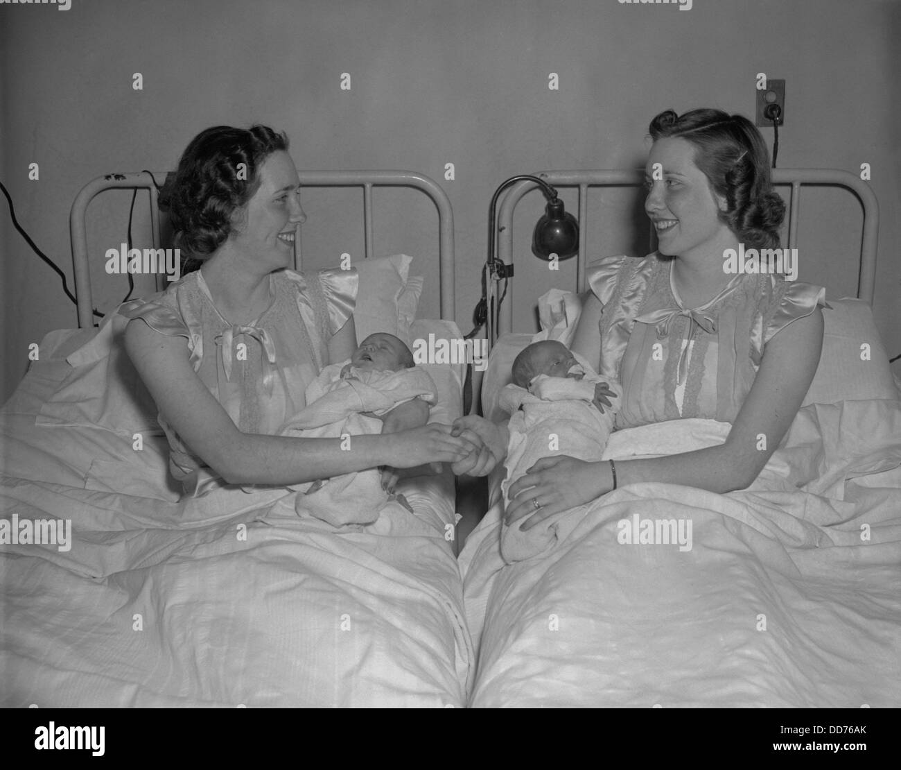 Gemelle diede i natali a figlie a due giorni di distanza. Due anni prima che avevano i neonati entro le ore di ogni altro. Columbia Foto Stock