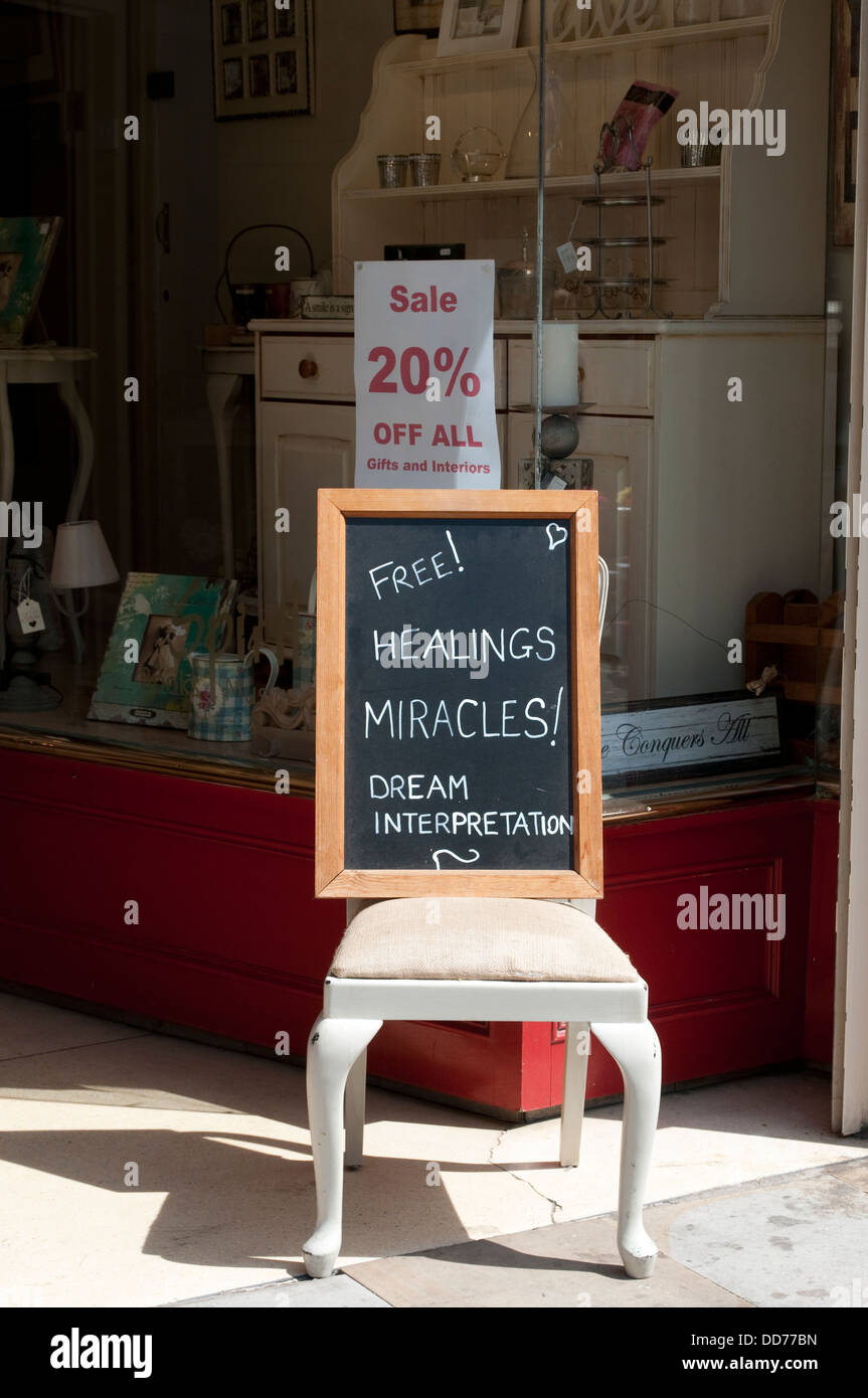 Il New Age shop "acquavite" Pubblicizza Gratis miracoli di guarigione, Chester, Regno Unito Foto Stock