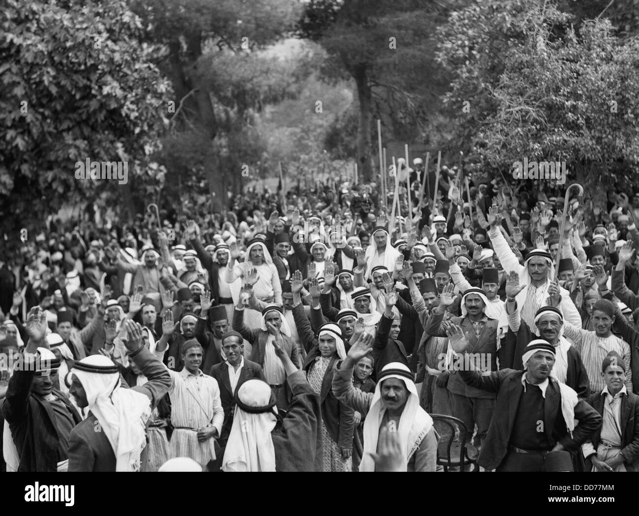 Disturbi della Palestina 1936. Palestina arabi a Abou Ghosh tenendo il giuramento di fedeltà alla causa araba e di lotta Jewish Foto Stock