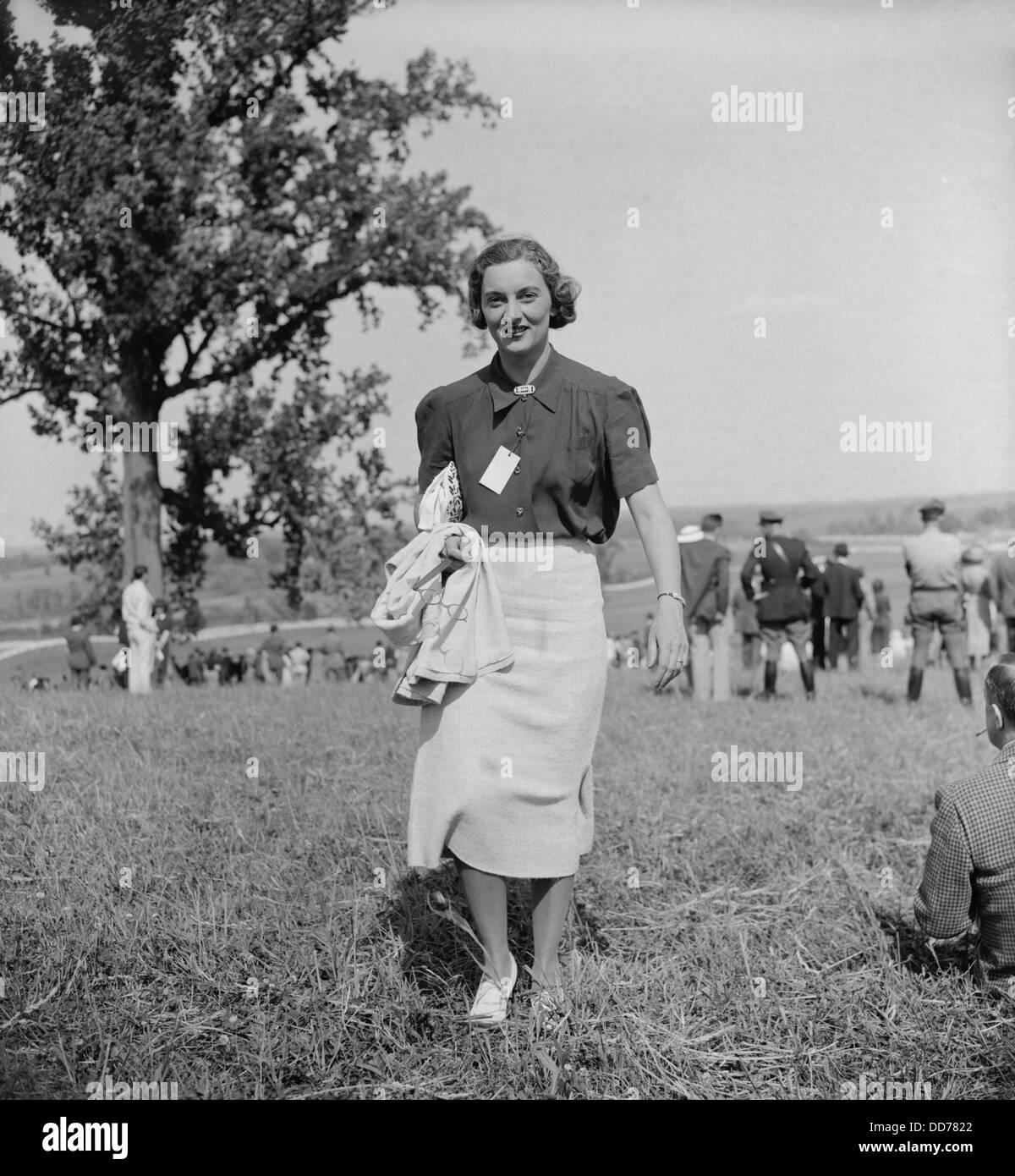 La sig.ra Hugh Auchincloss, in corrispondenza di un evento esterno vicino a Washington D.C., ca. 1938. Lei era la madre di Jacqueline Bouvier Kennedy Foto Stock