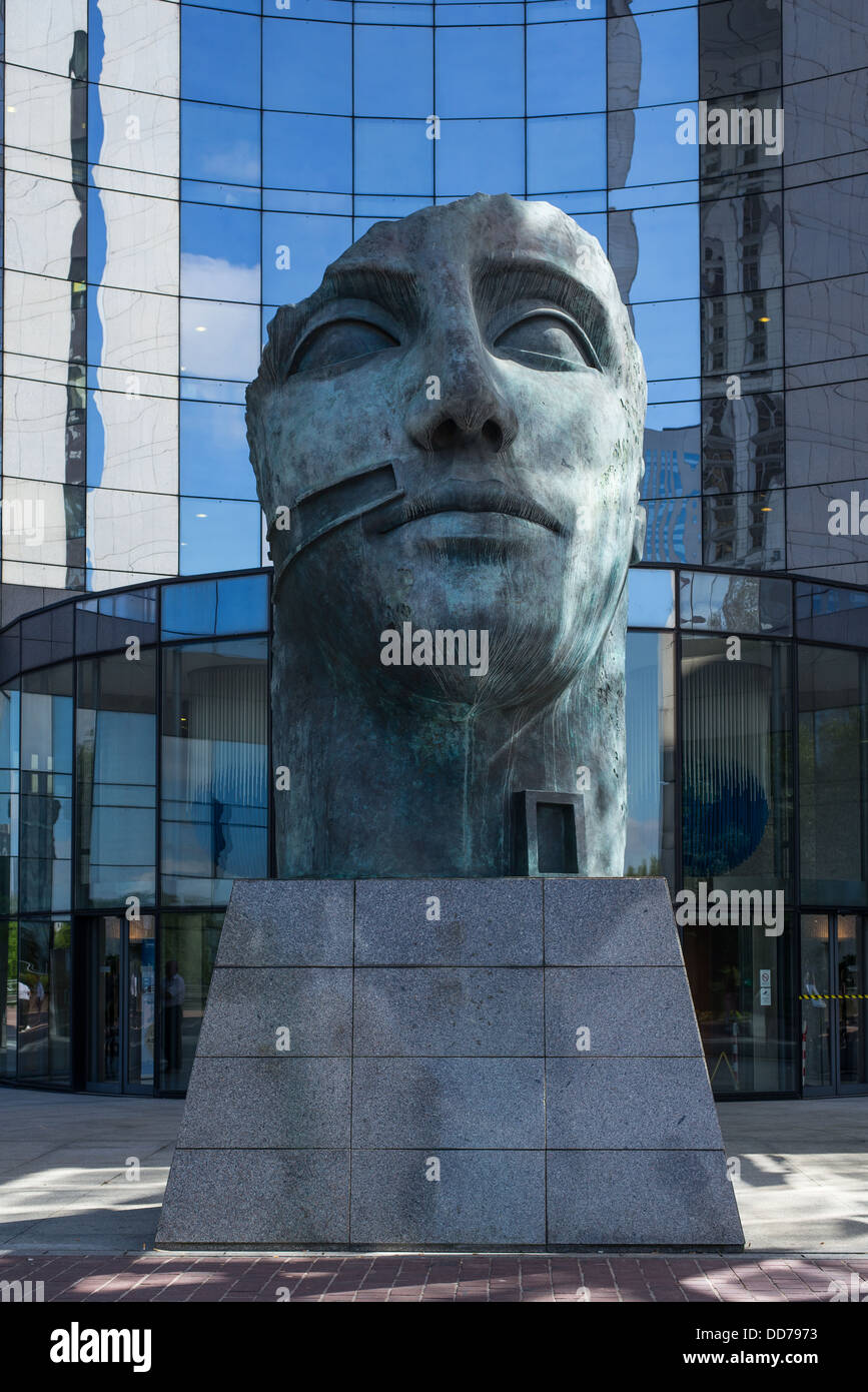 Faccia scultura a La Defense. Foto Stock