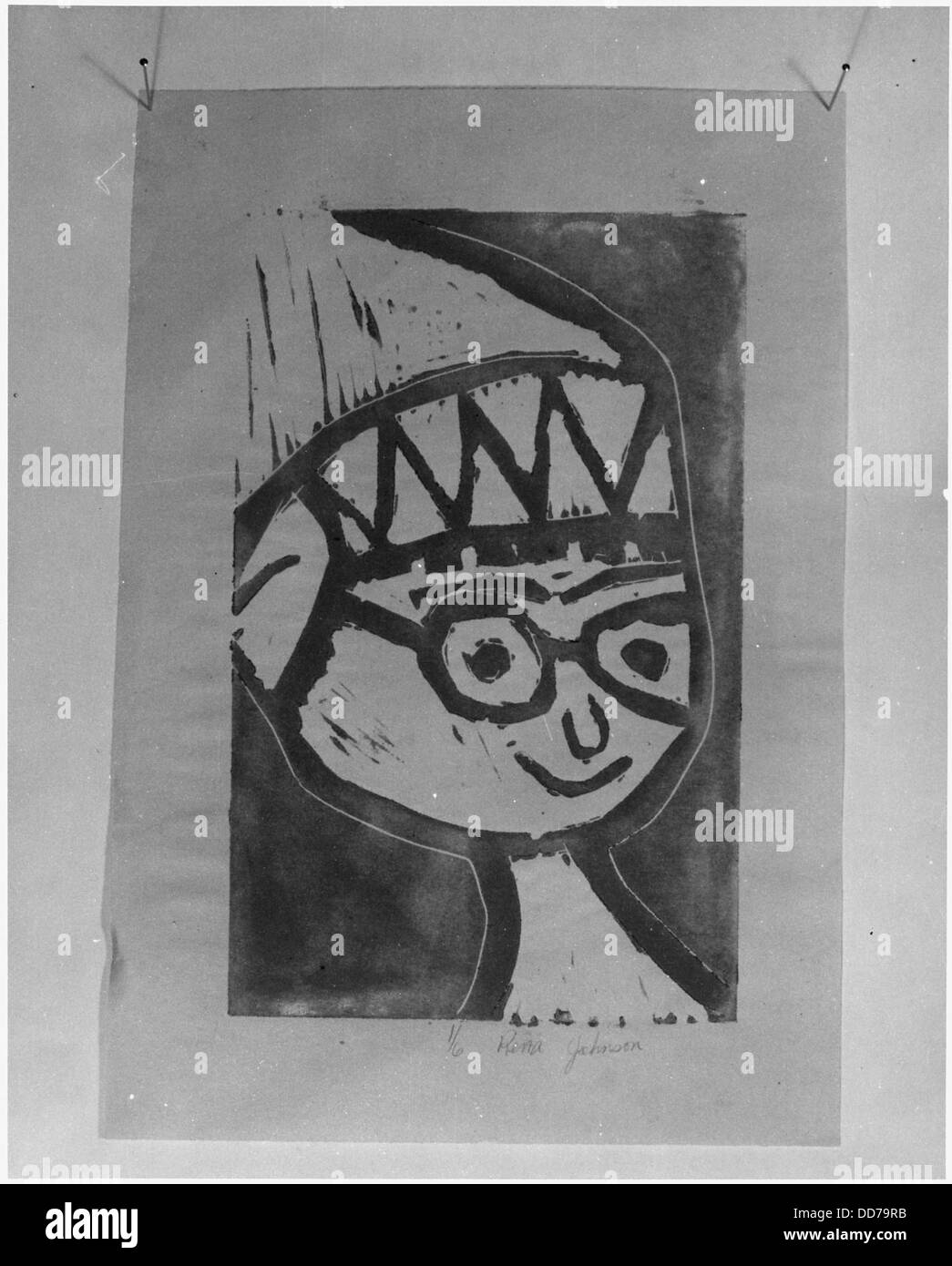 Un dipinto di uno studente della Cherokee High School raffigura un nativo americano, che riflette la prospettiva culturale e l'espressione artistica dello studente nella cattura del patrimonio indigeno. Foto Stock