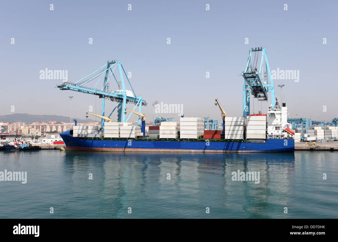 Nave container nel porto industriale Foto Stock