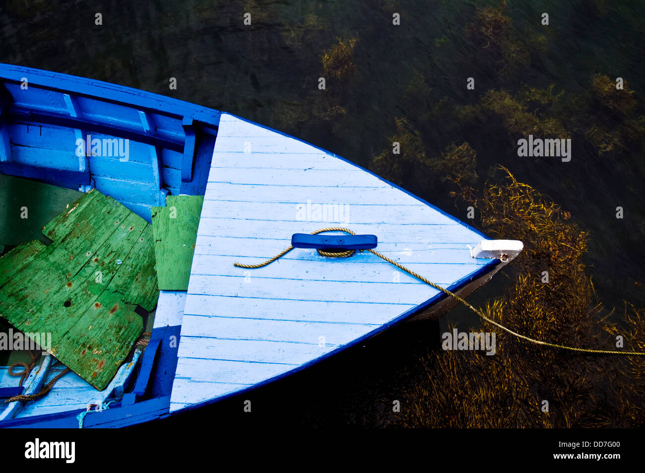 Blue barca da pesca Lackbeg porto vicino Burtonport Donegal Irlanda Foto Stock