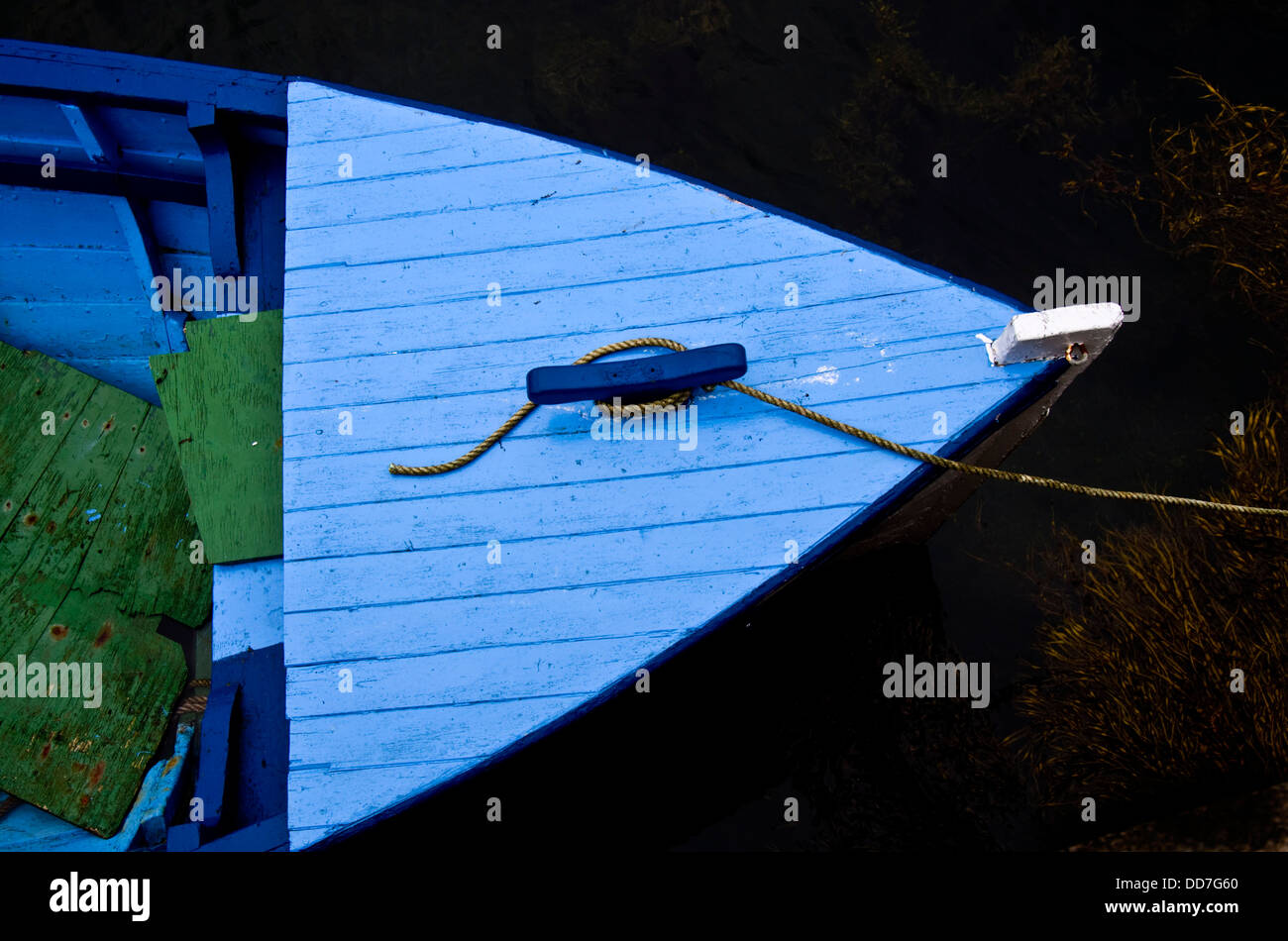 Blue barca da pesca Lackbeg porto vicino Burtonport Donegal Irlanda Foto Stock
