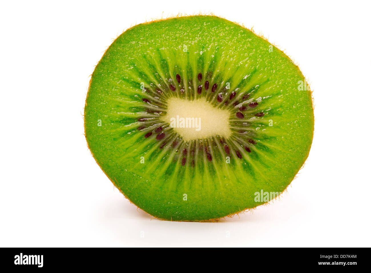 Uno fette di kiwi, isolato su bianco Foto Stock