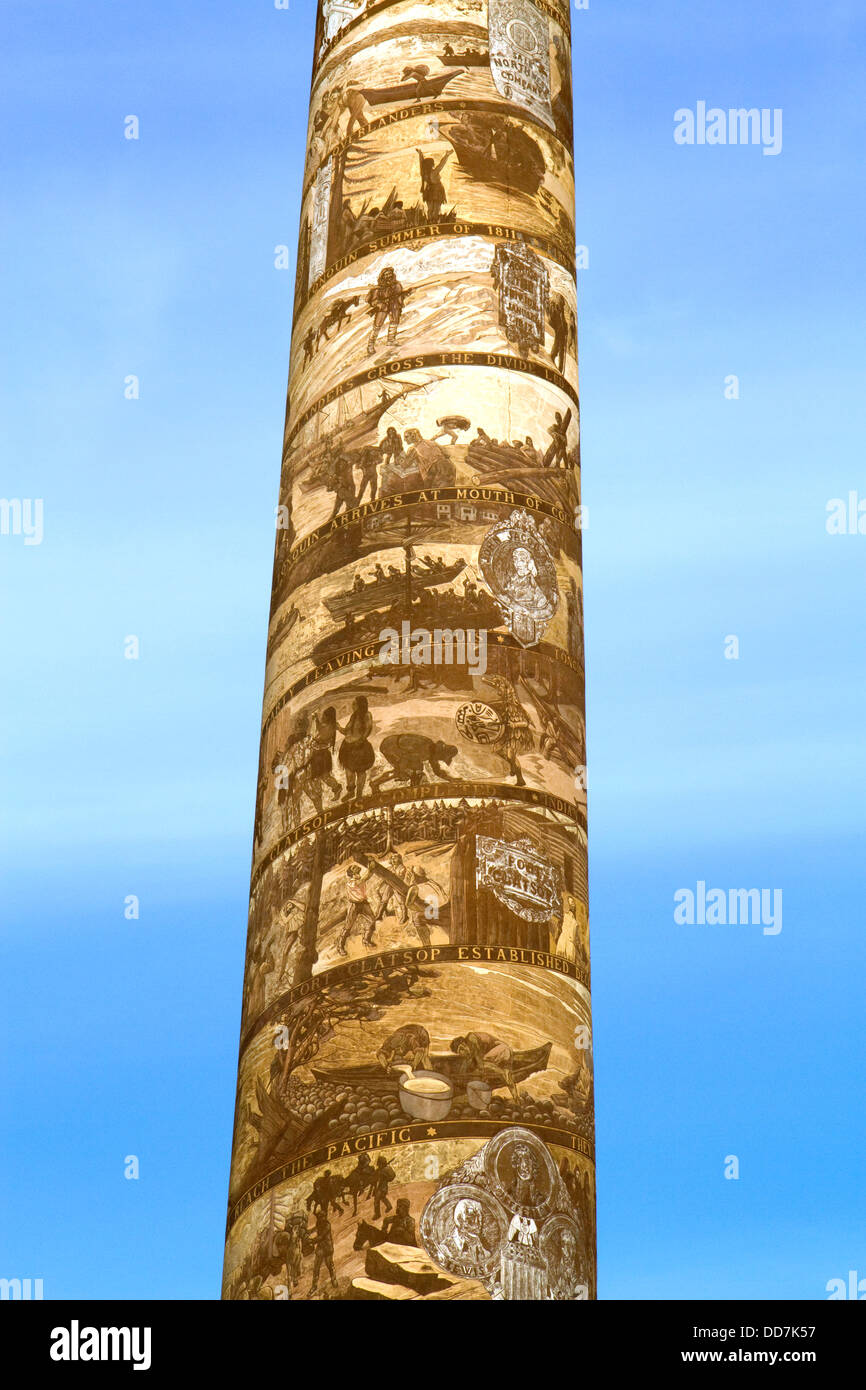 La colonna di Astoria è una torre che sovrasta il fiume Columbia sulla collina Coxcomb presso Astoria, Oregon, Stati Uniti d'America. Foto Stock