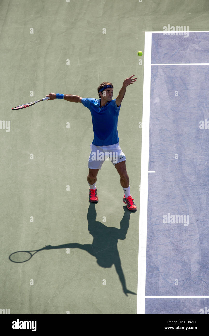 Il lavaggio Meadows-Corona Park, Queens, a New York, 27 agosto 2013 Roger Federer (SUI) in concorrenza nella sua prima partita al 2013 US Open Tennis Championships Credito: NCP Fotografia/Alamy Live News Foto Stock