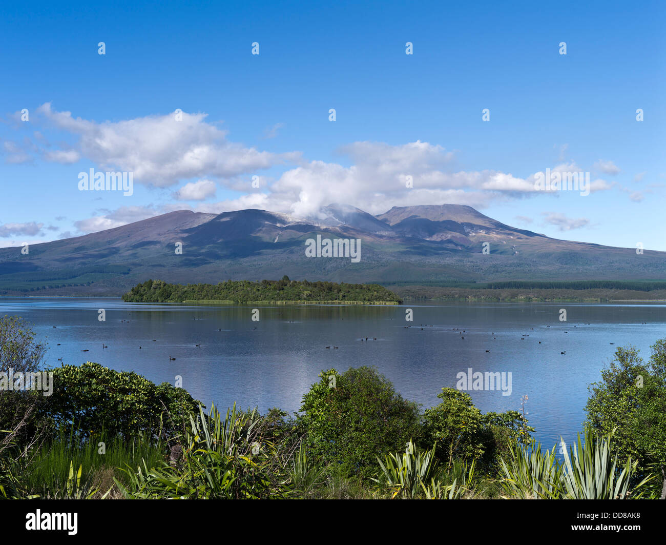 dh Tongariro parco nazionale LAGO ROTOAIRA NUOVA ZELANDA Monte Tongariro vulcano ventilazione Nord Island vulcanica Plateau Foto Stock