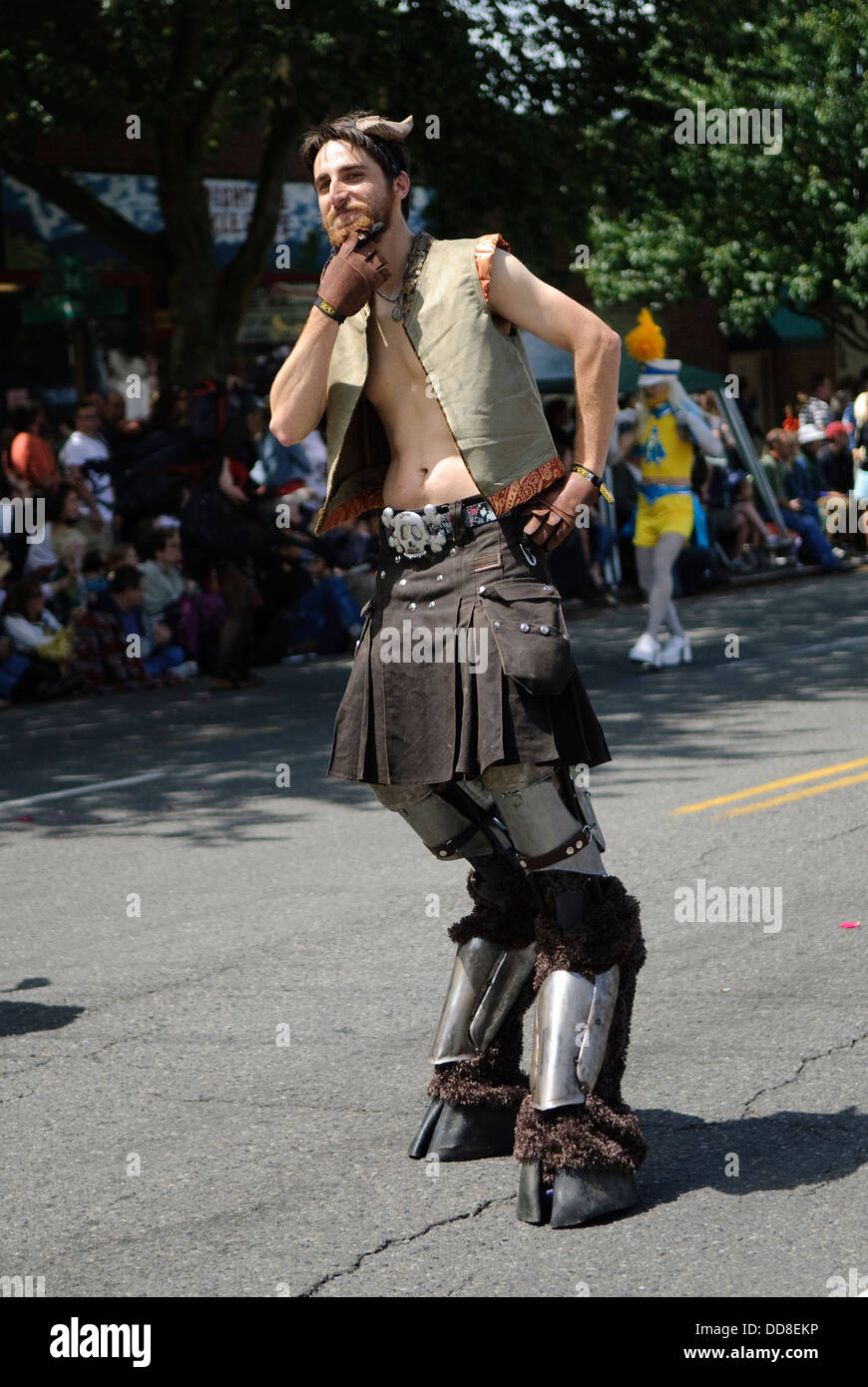 Uomo in costume di Pan (gli zoccoli e le corna) in Seattle Fremont Solstice  Parade Foto stock - Alamy