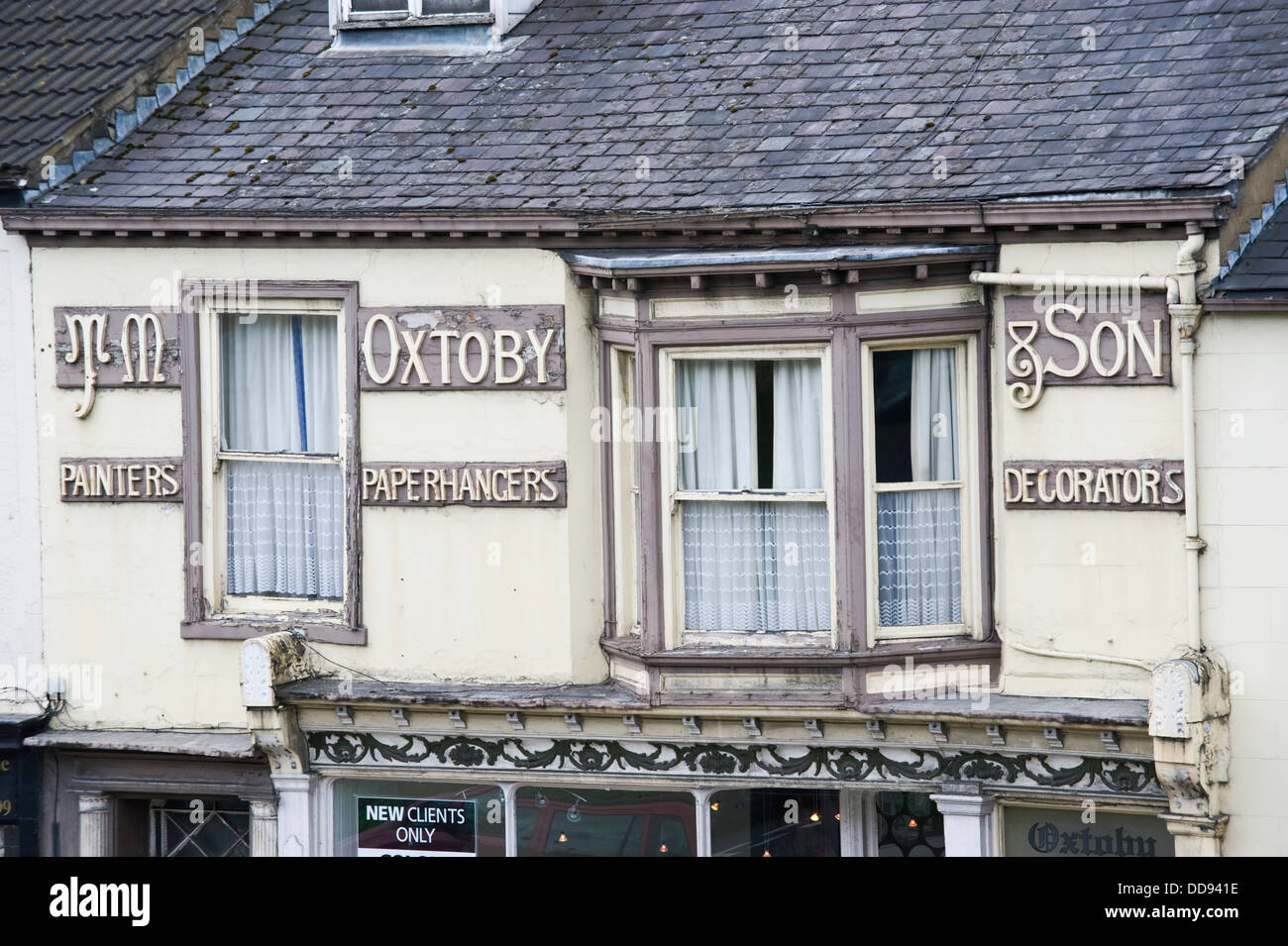 Vecchio annuncio sulla parte anteriore dei decoratori locali commerciali a Fishergate nella città di York North Yorkshire England Regno Unito Foto Stock