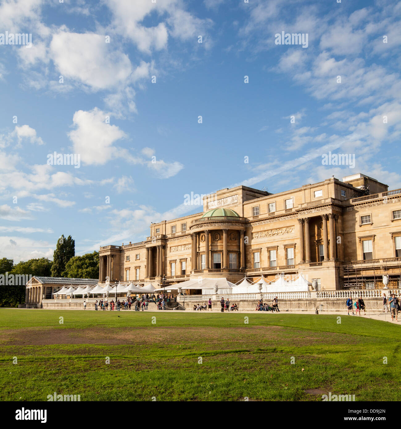 La terrazza posteriore di Buckingham Palace a Londra, Inghilterra Foto Stock