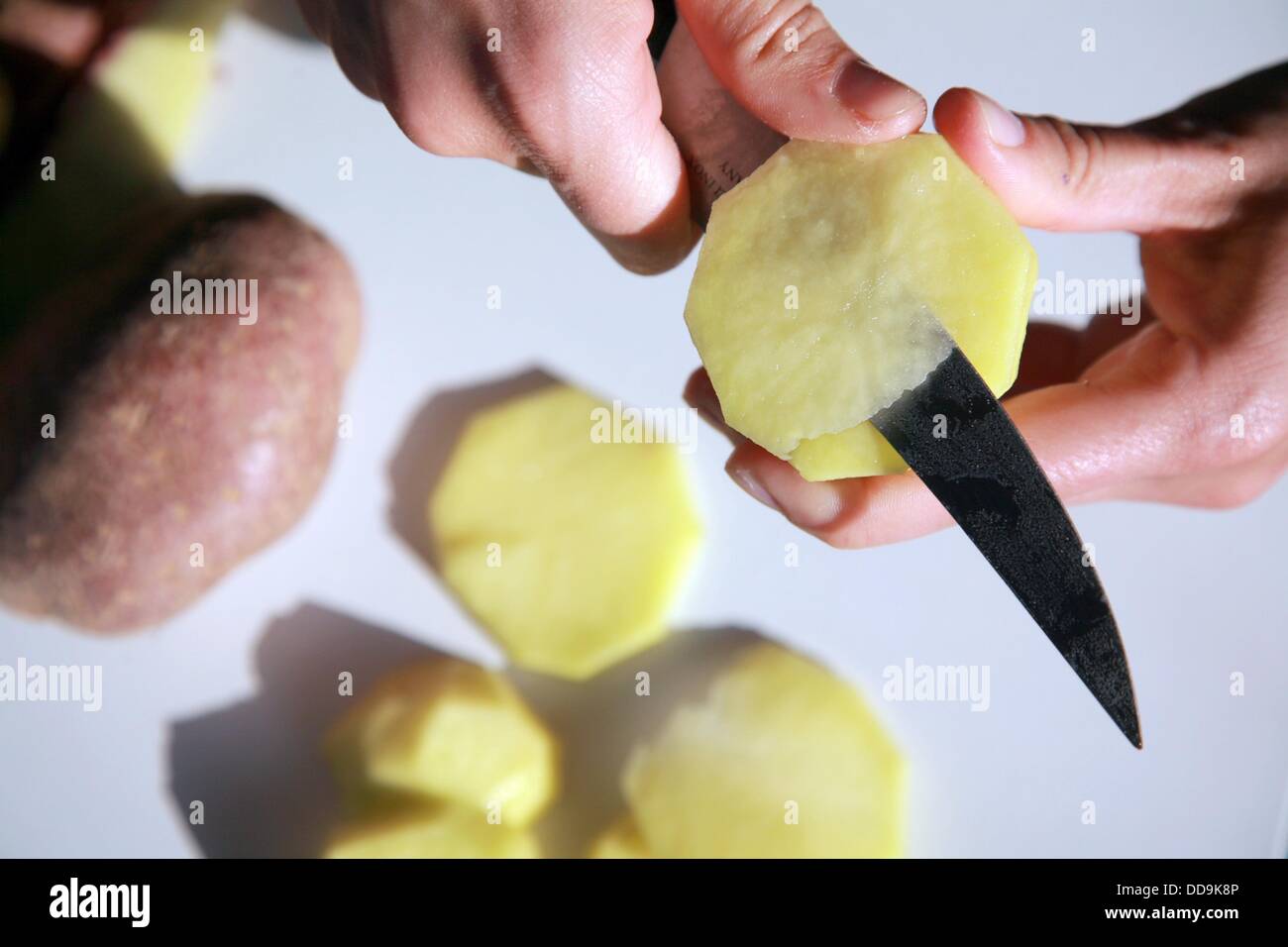 Il taglio di patate Foto Stock
