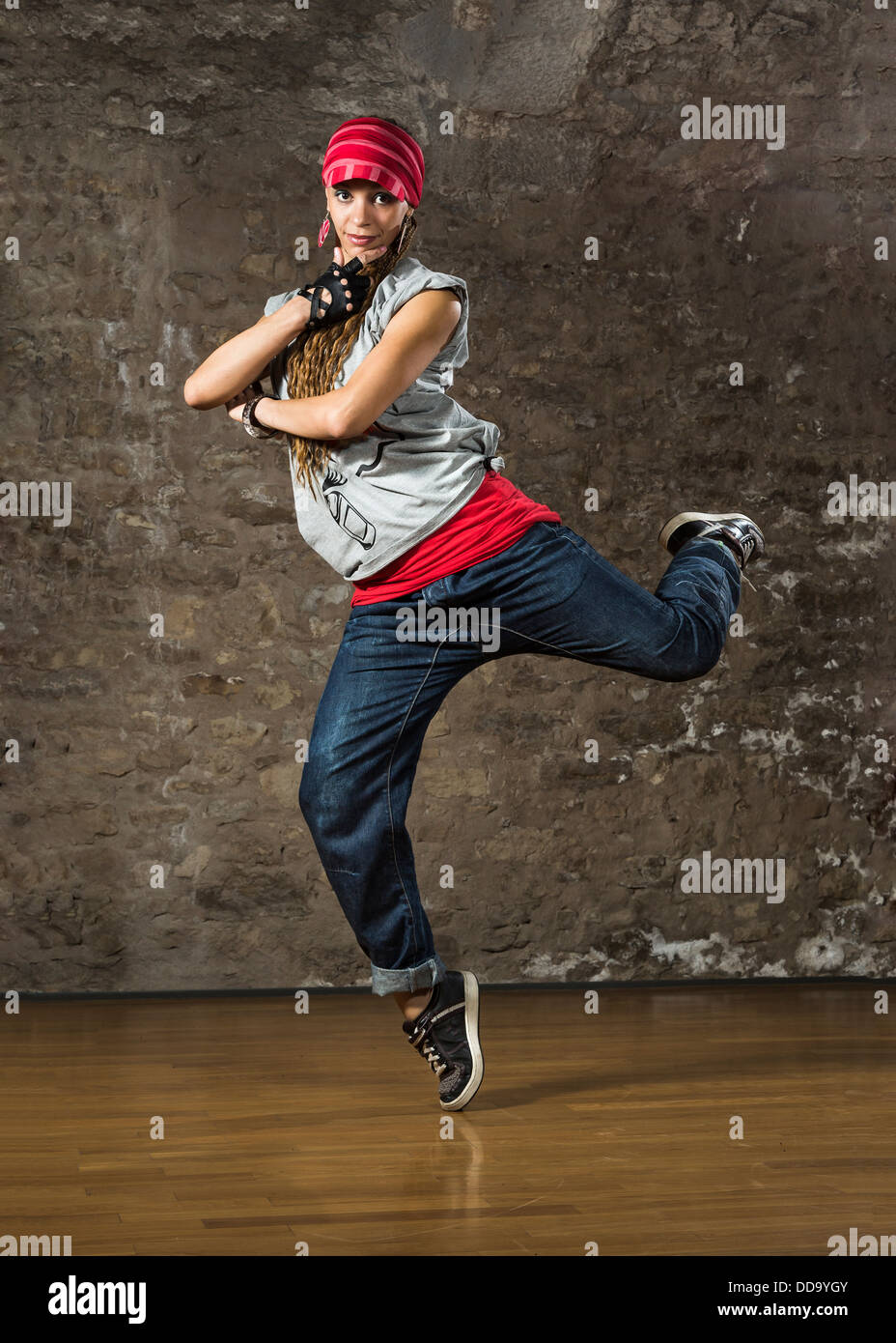 Woman performing hip hop style immagini e fotografie stock ad alta  risoluzione - Alamy