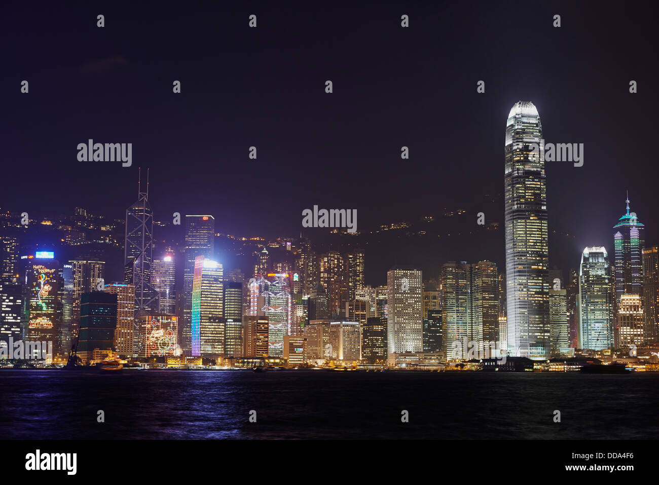 Cina, Hong Kong, centrale di notte da Kowloon Foto Stock