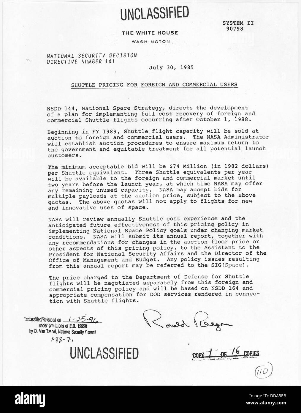 Questa immagine mostra informazioni sui prezzi delle navette per utenti stranieri e commerciali, probabilmente relativi ai servizi di trasporto o di viaggio legati allo spazio. Foto Stock