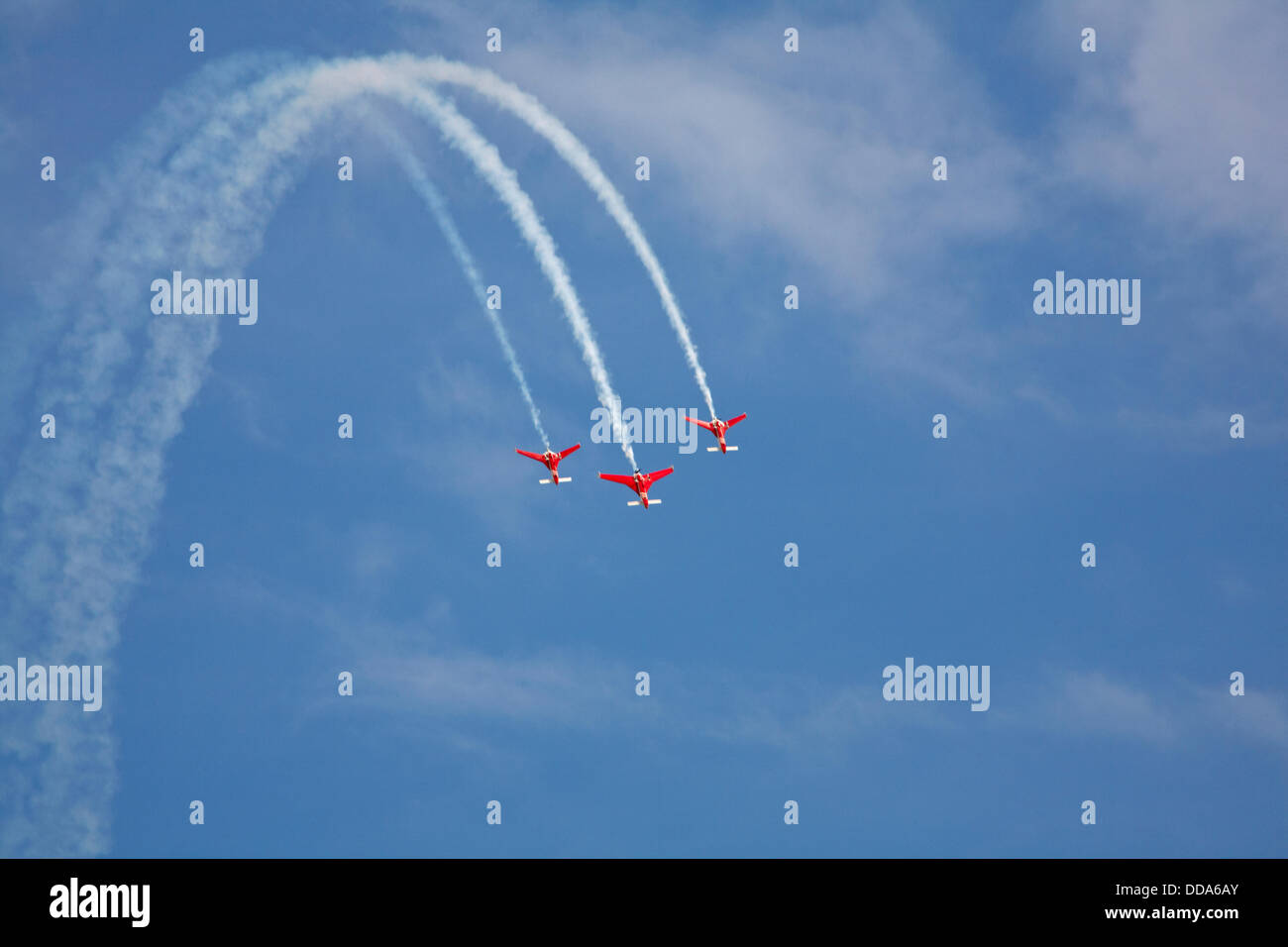 Bournemouth, Regno Unito. Il 29 agosto, 2013. . Fino a un massimo di un milione di persone sono impostati a scendere sul Bournemouth nei prossimi quattro giorni come il sesto annuale Festival aria ottiene in corso. Il francese del team acrobatico Patrouille Reva eseguire. Credito: Carolyn Jenkins/Alamy Live News Foto Stock